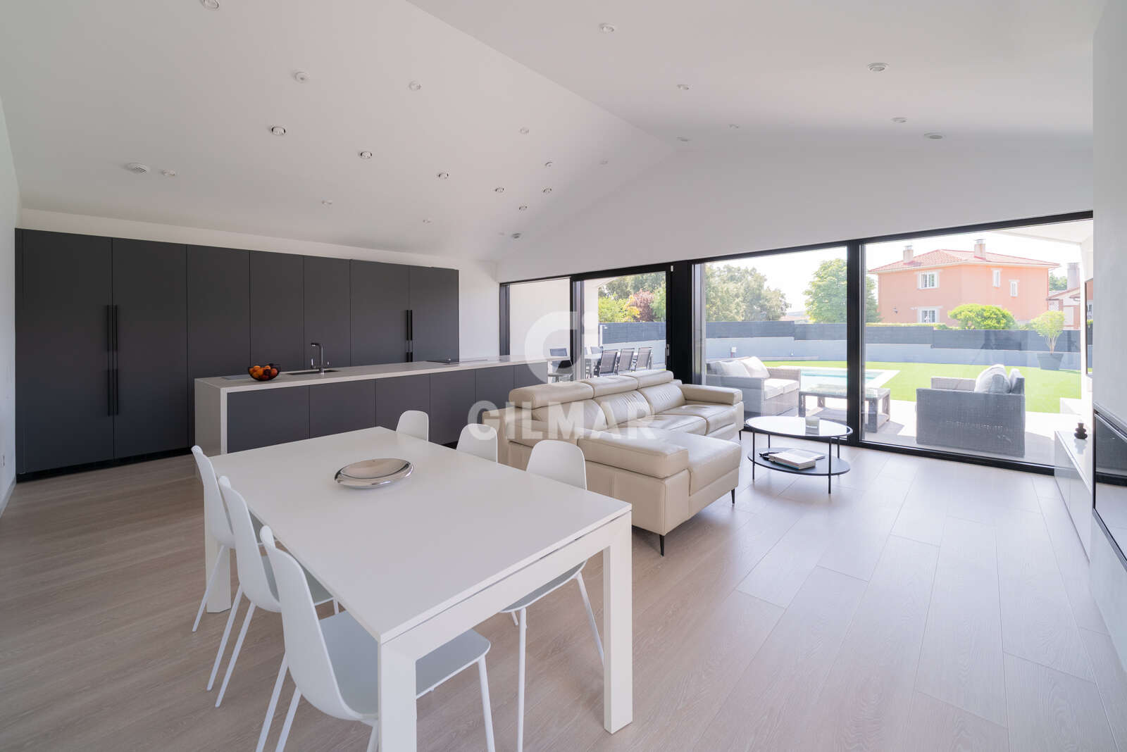 Property slider Gilmar