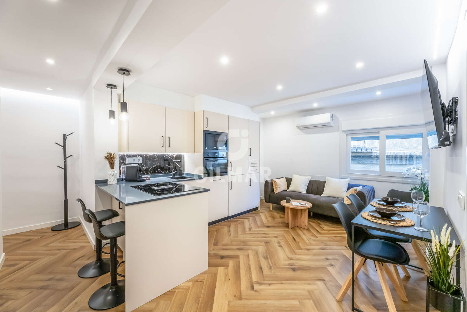 Property slider Gilmar