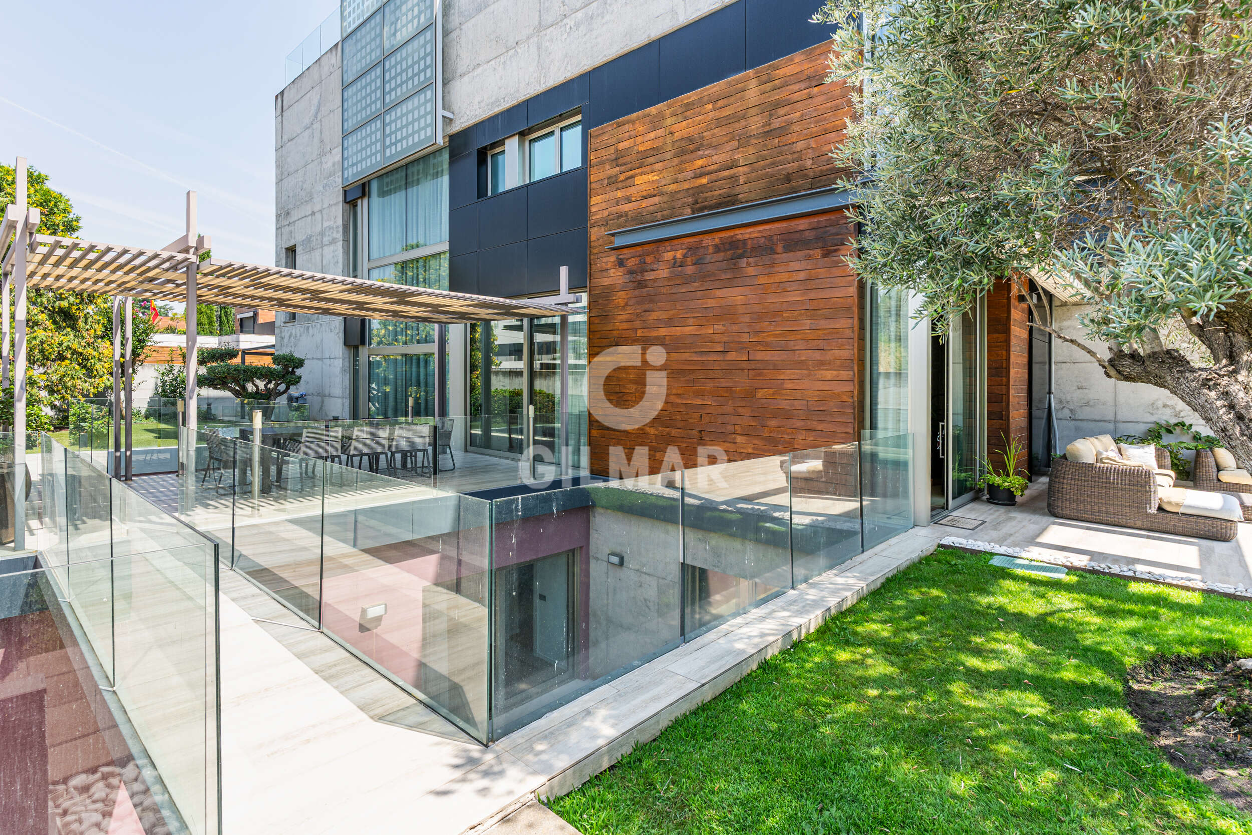 Photo of Semi-detached house