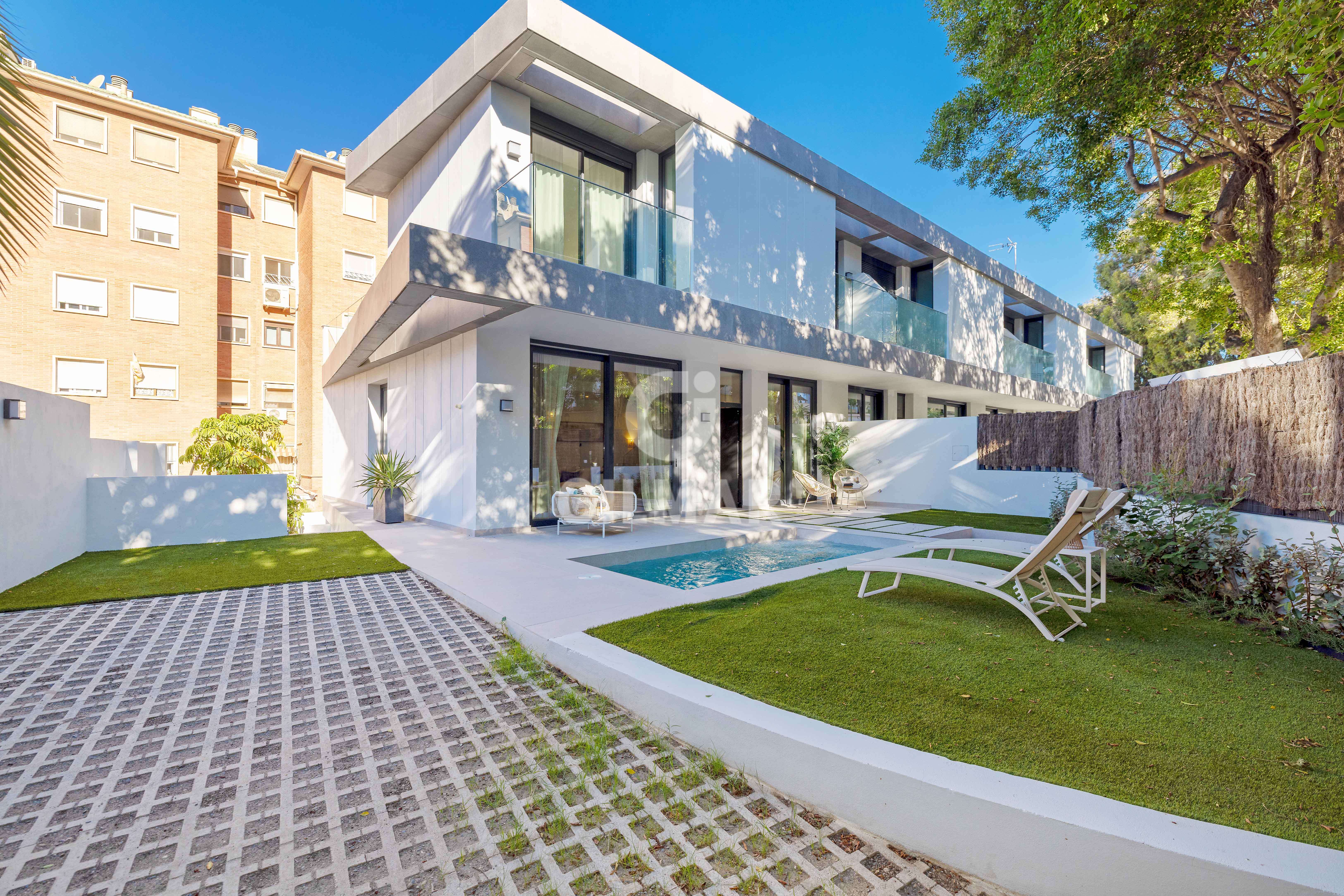 Photo of Semi-detached house