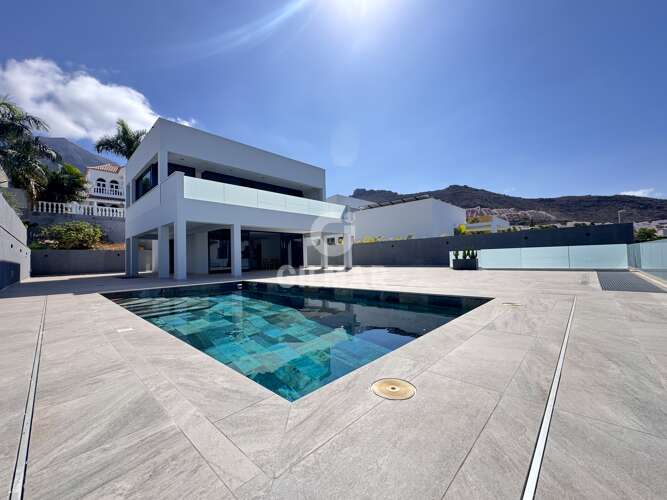 Chalet Independiente en venta en Adeje – Santa Cruz de Tenerife