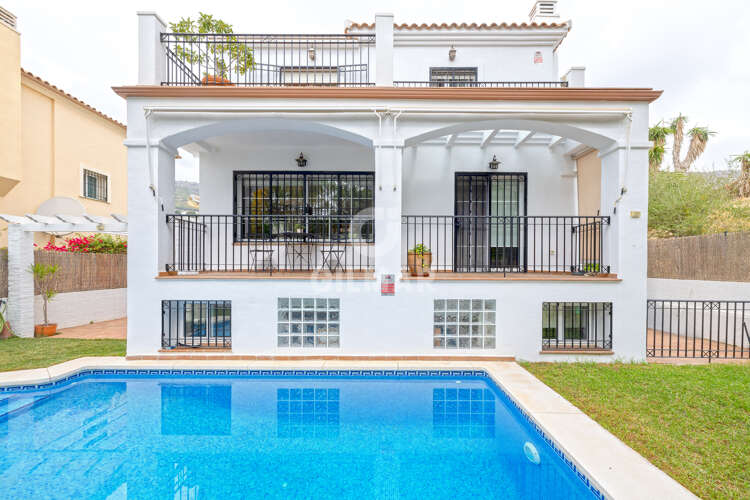 Chalet Independiente en venta en Benalmádena – Málaga | Gilmar