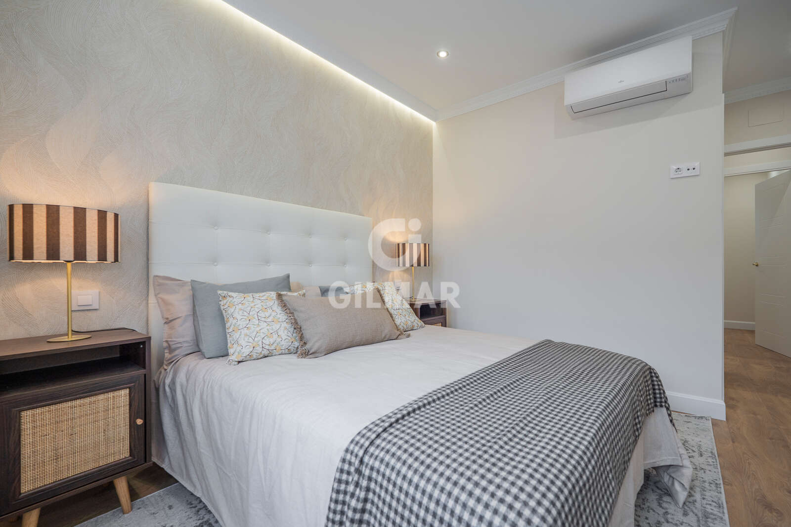 Property slider Gilmar