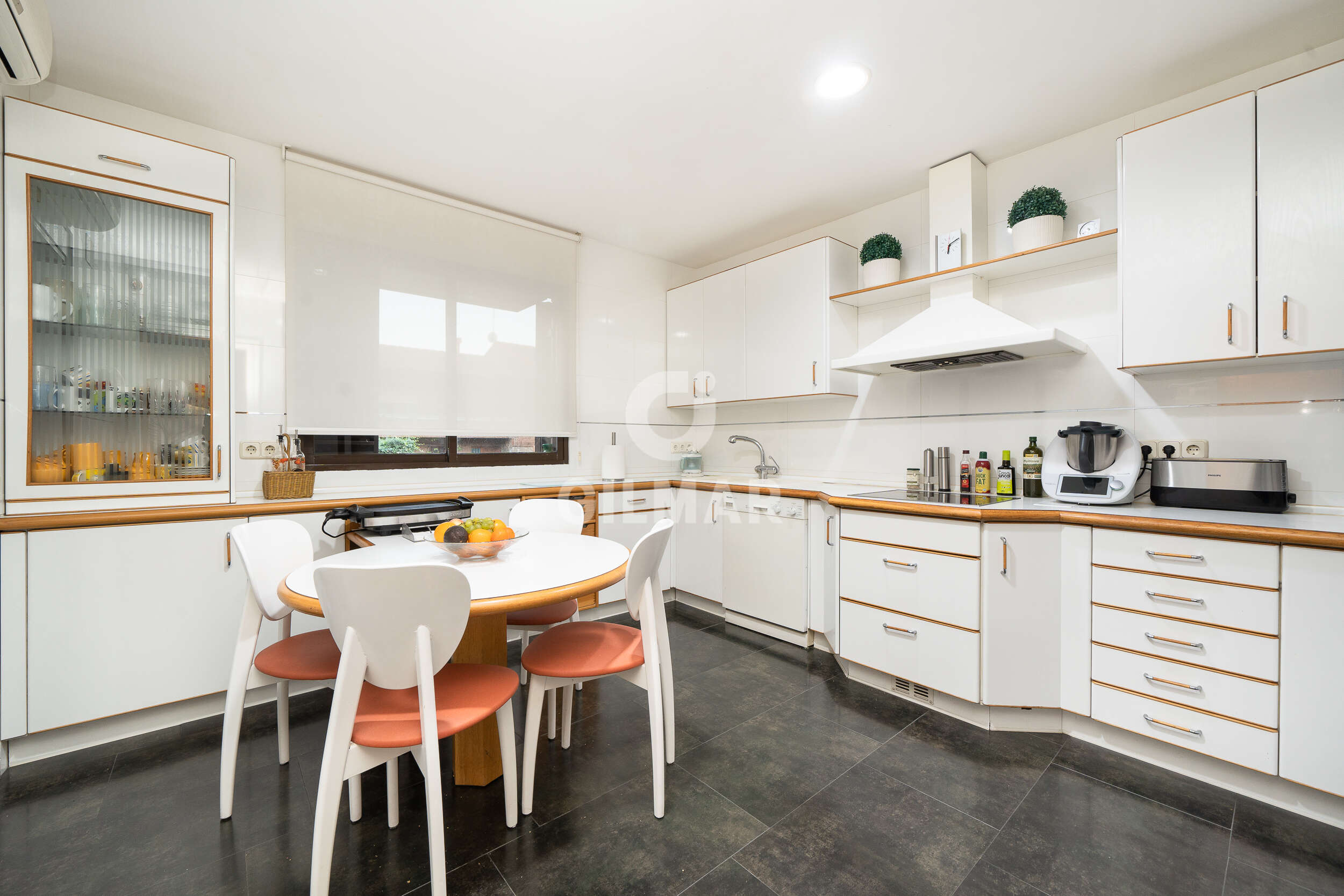 Photo of Semi-detached house