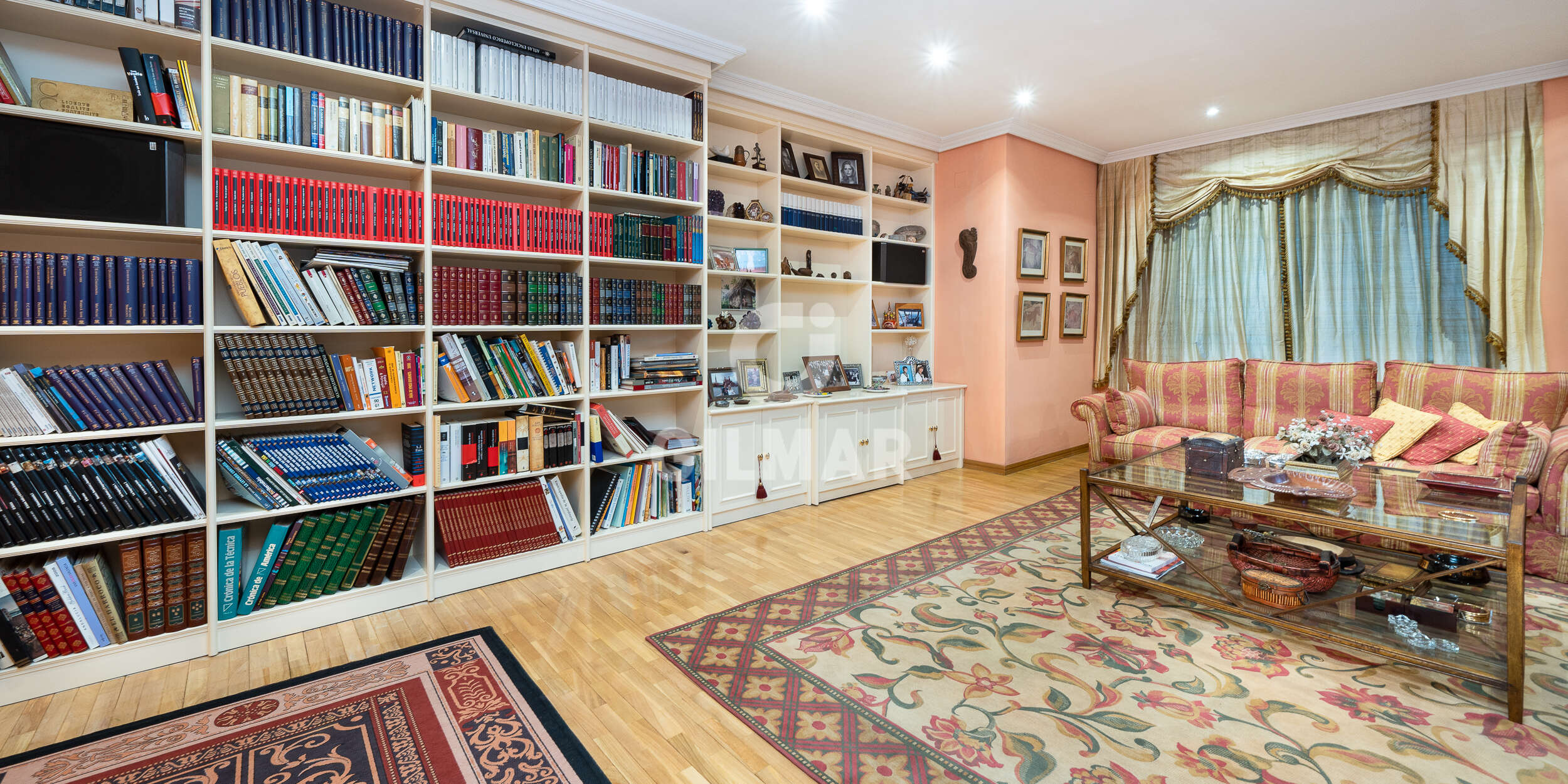 Photo of Semi-detached house