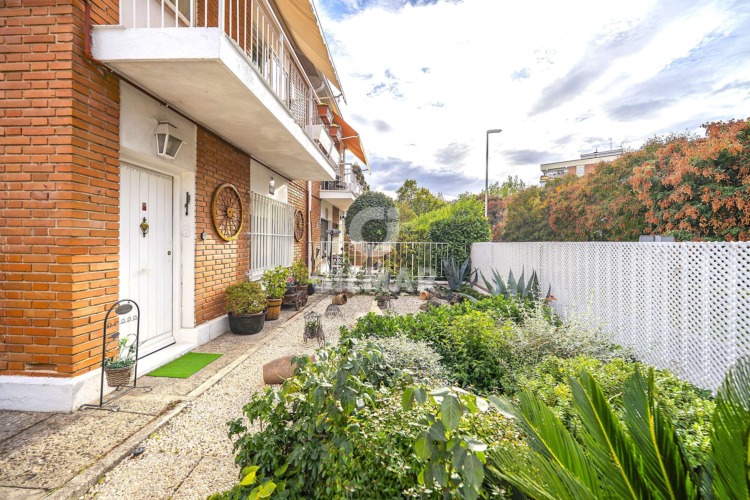 Photo of Semi-detached house