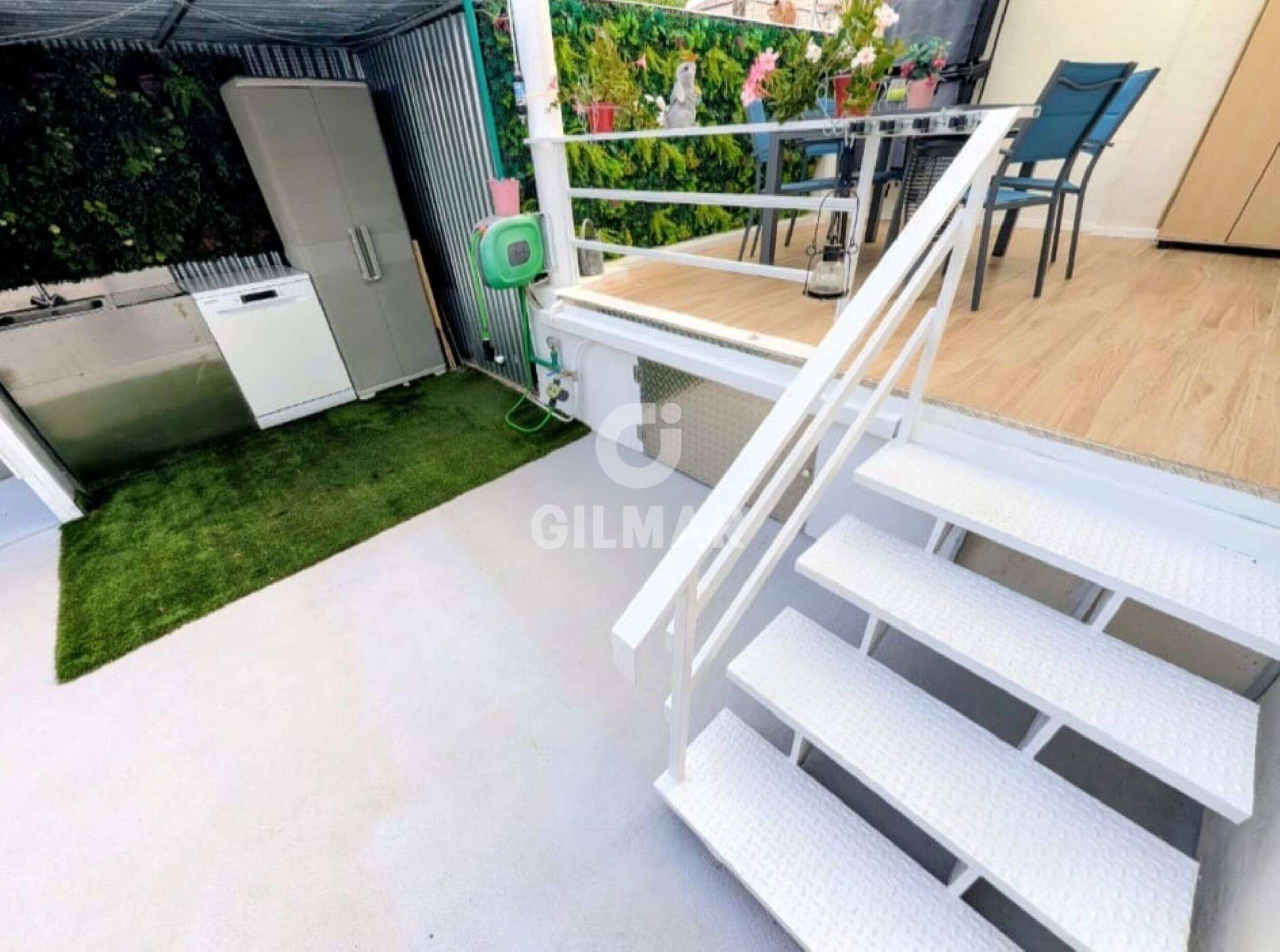 Photo of Semi-detached house