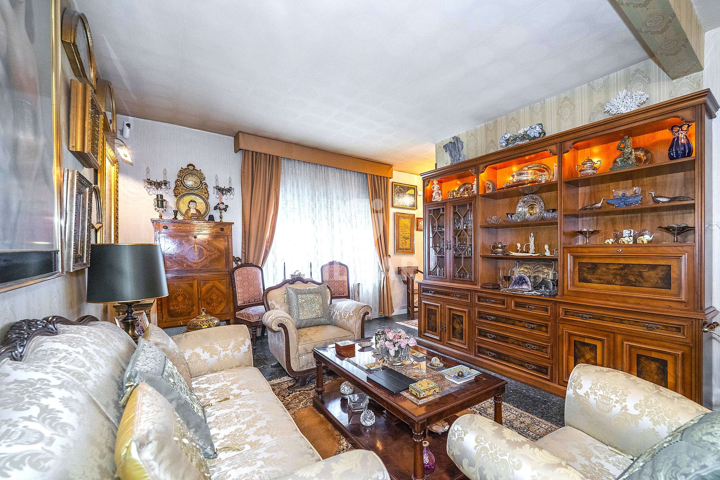 Photo of Semi-detached house
