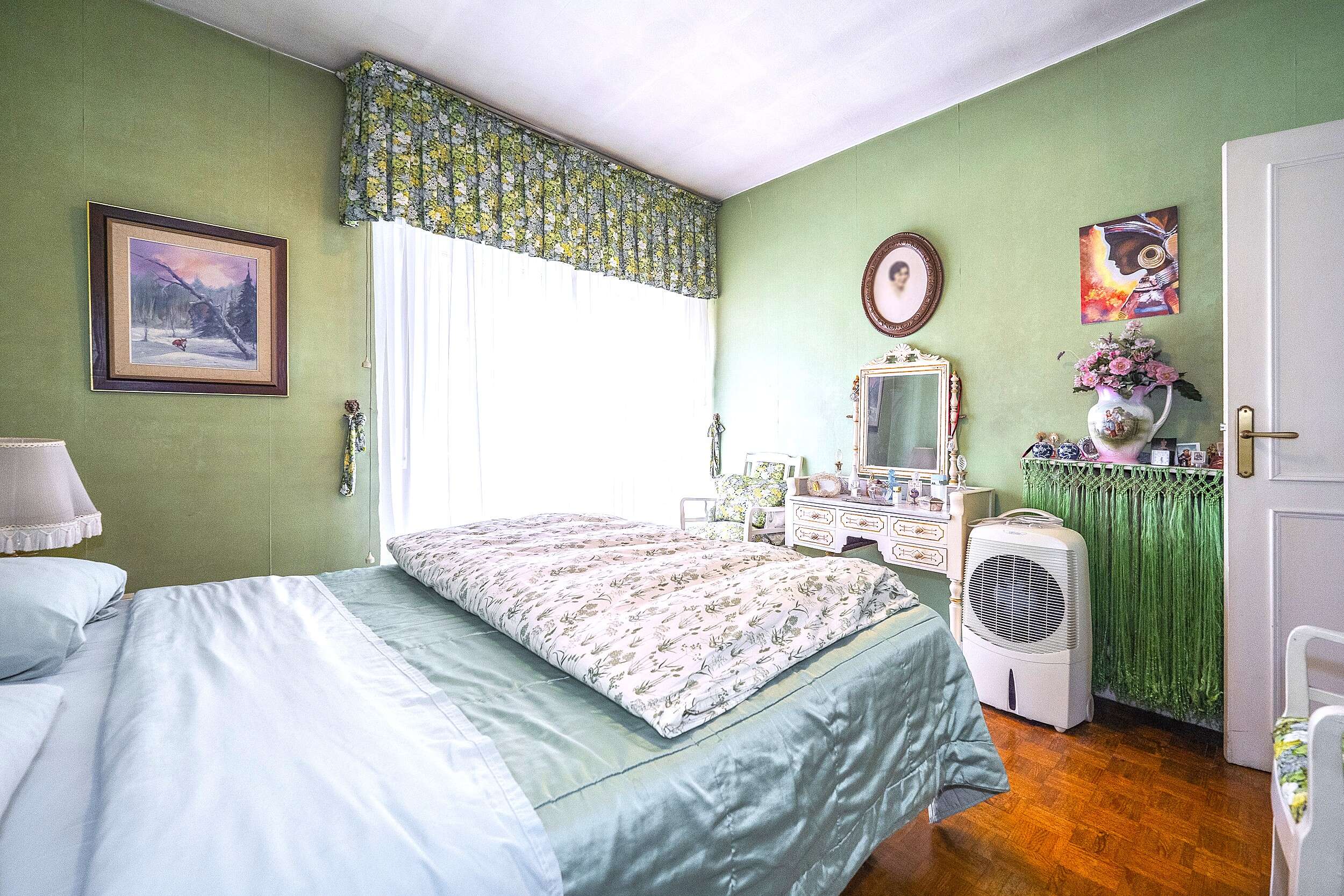 Photo of Semi-detached house