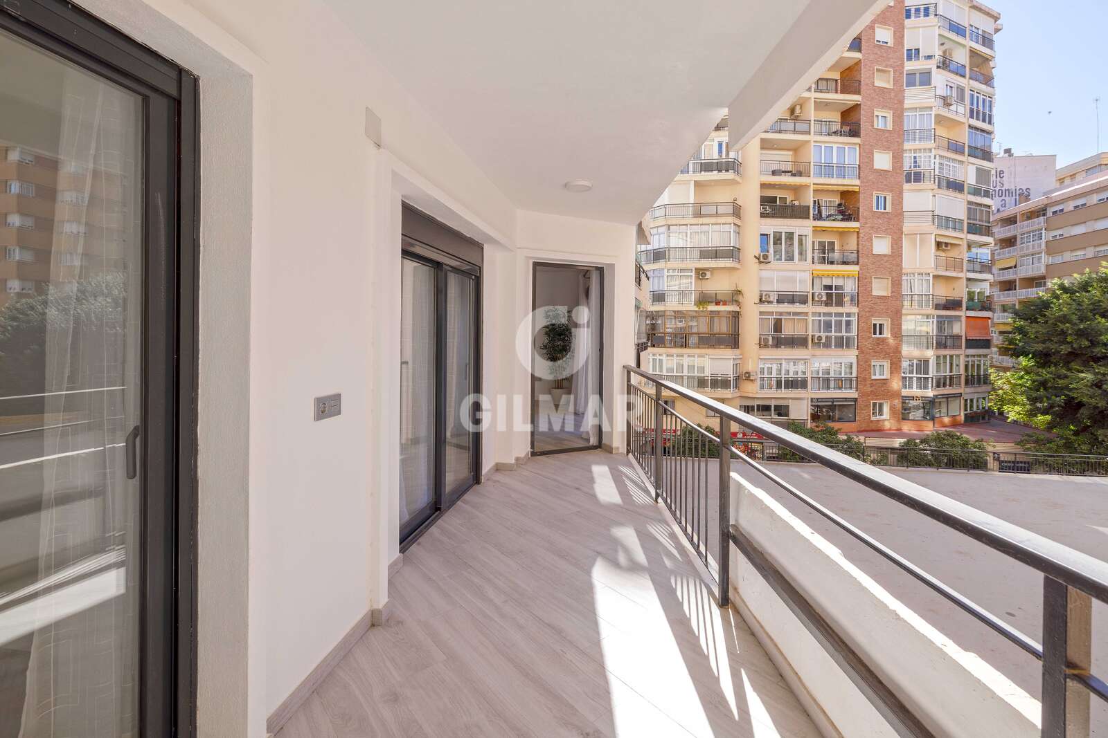 Property slider Gilmar