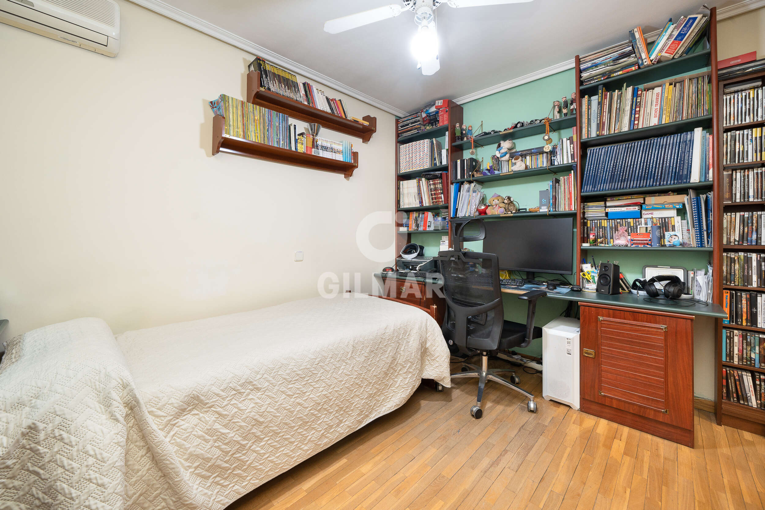 Photo of Semi-detached house