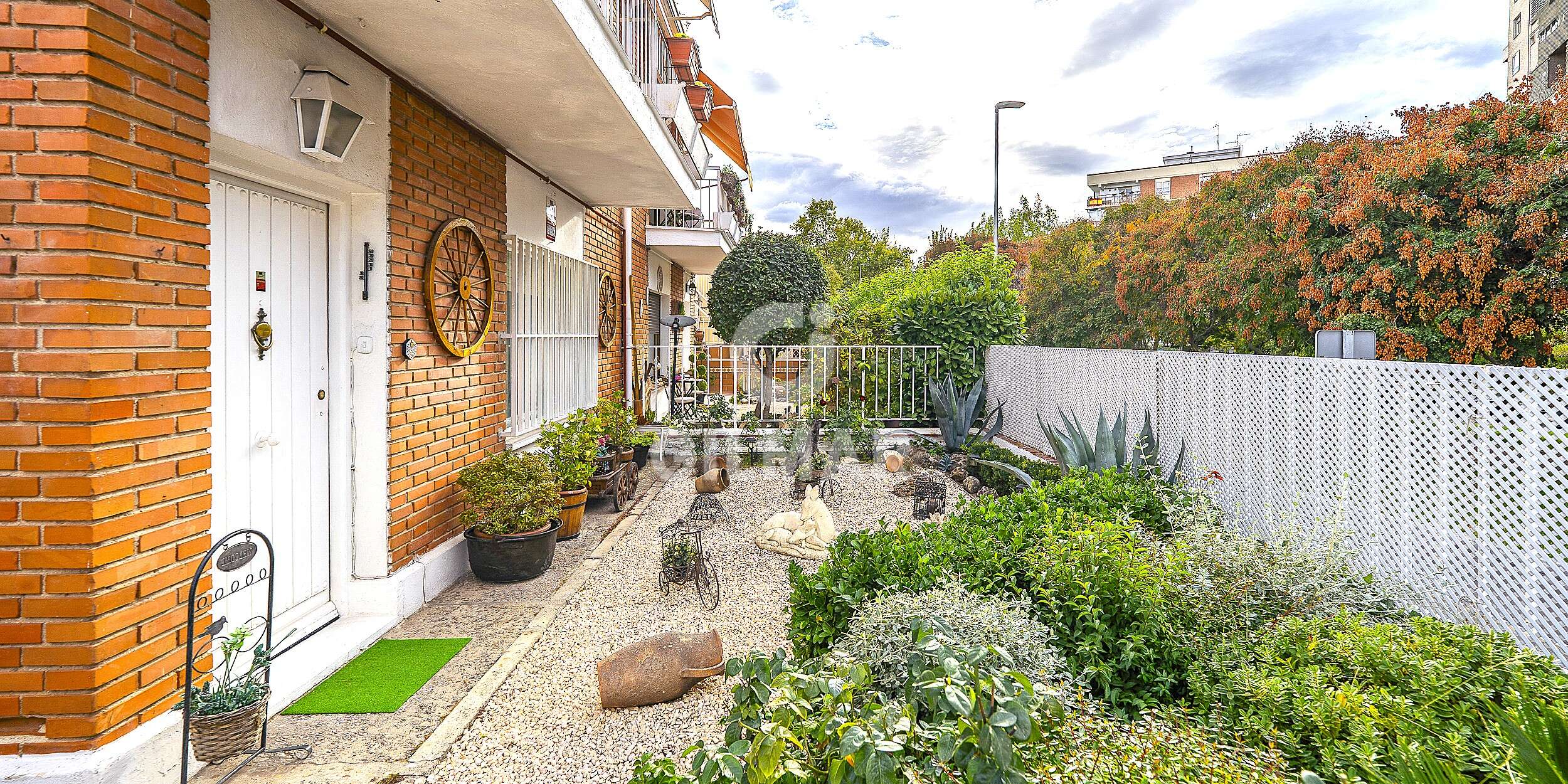Photo of Semi-detached house