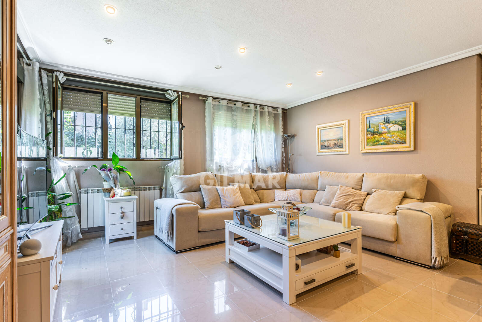Property slider Gilmar