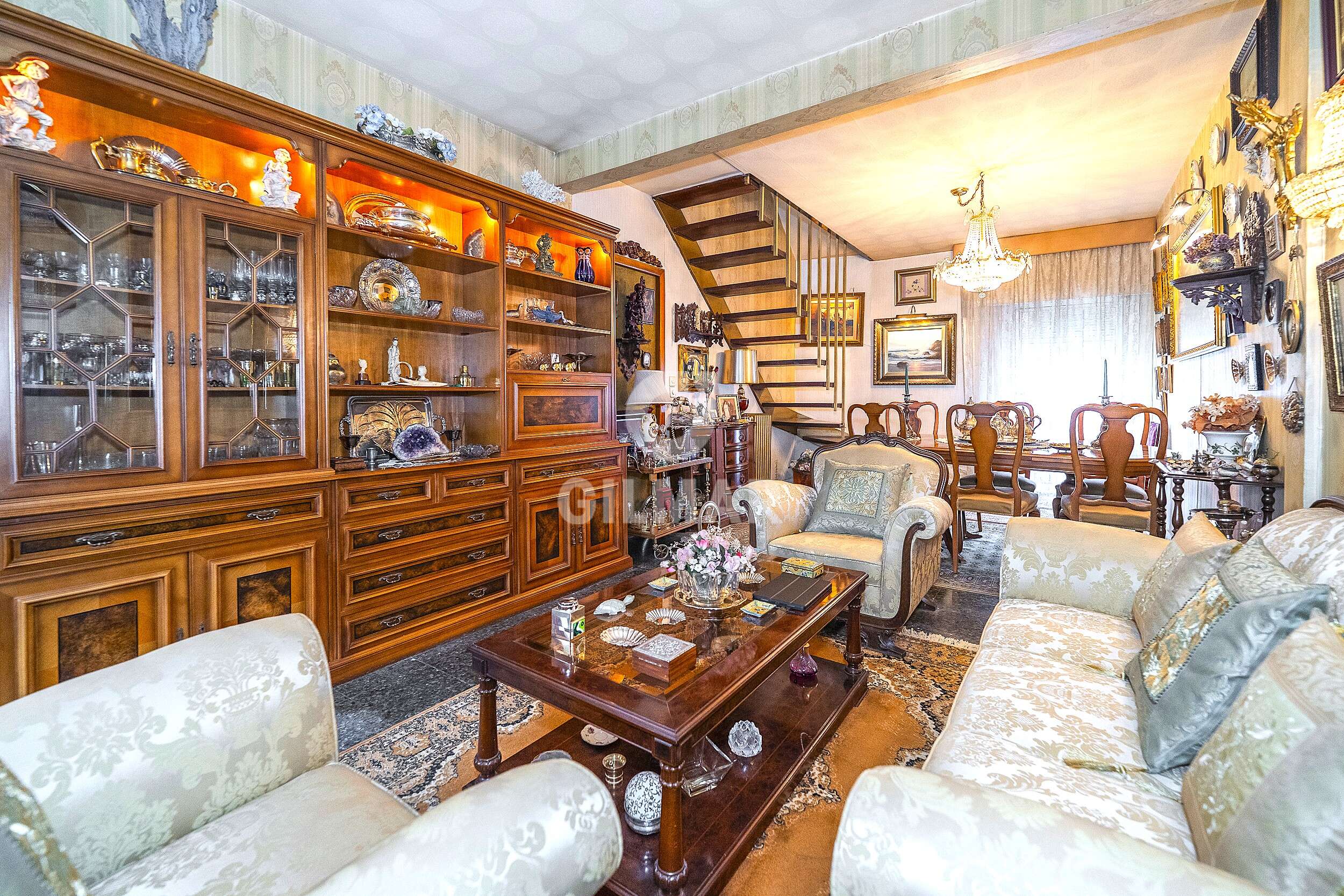 Photo of Semi-detached house