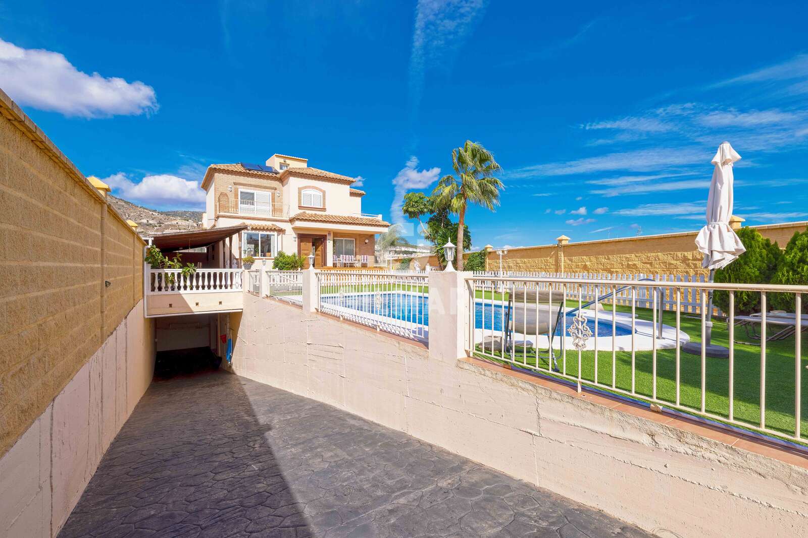 Property slider Gilmar