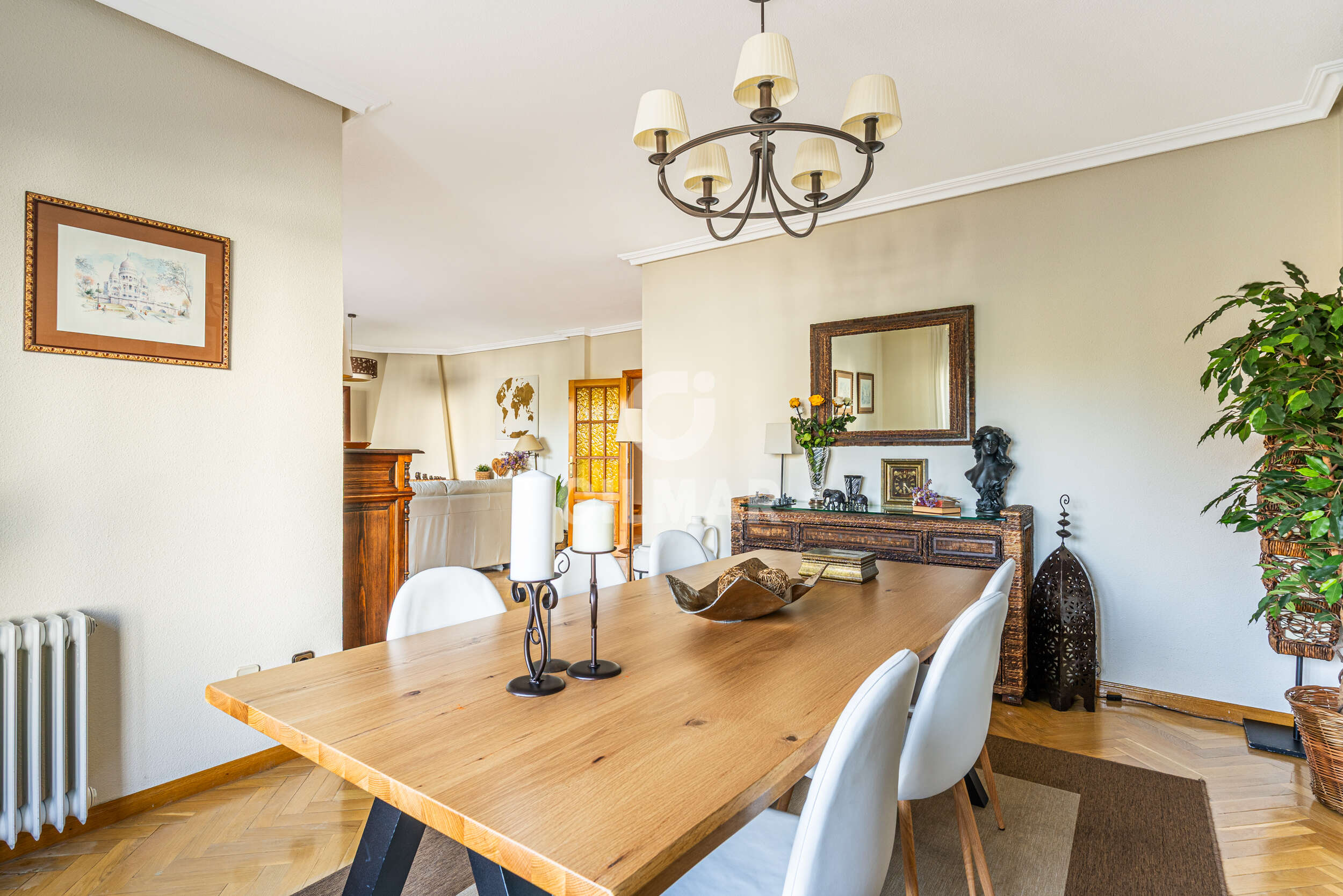 Photo of Semi-detached house