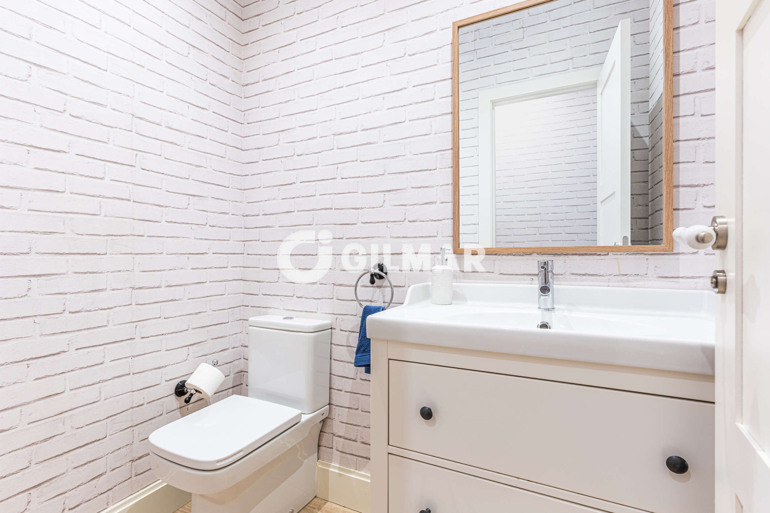 Photo of Semi-detached house