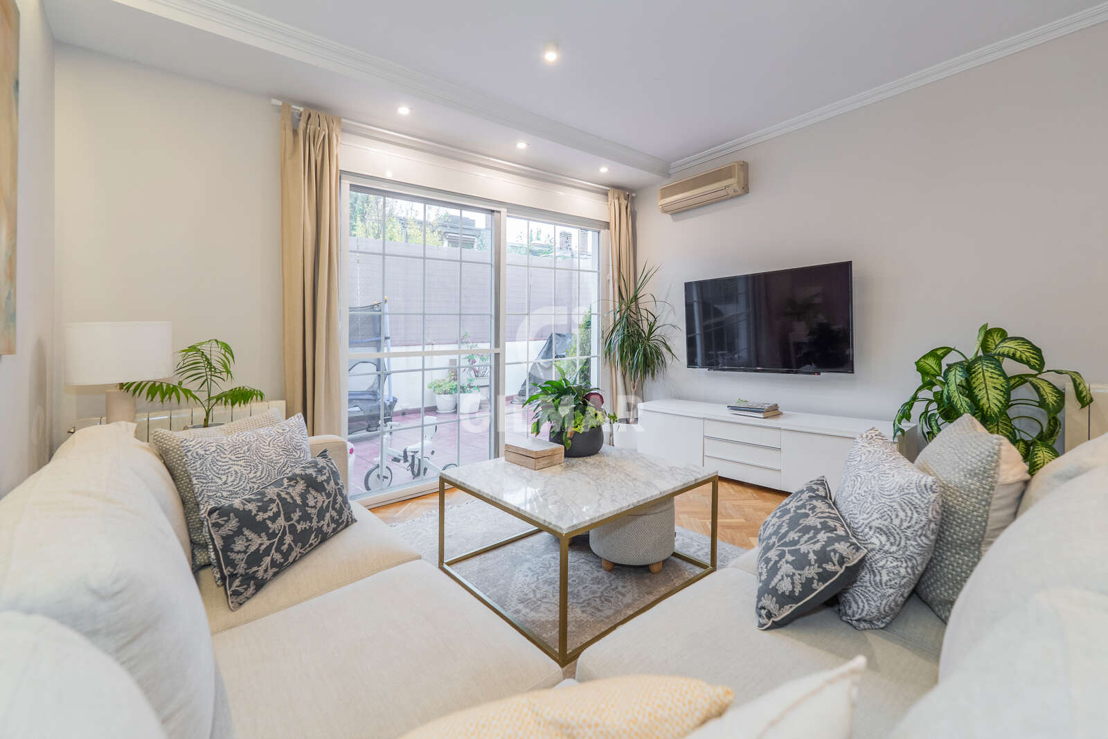Property slider Gilmar
