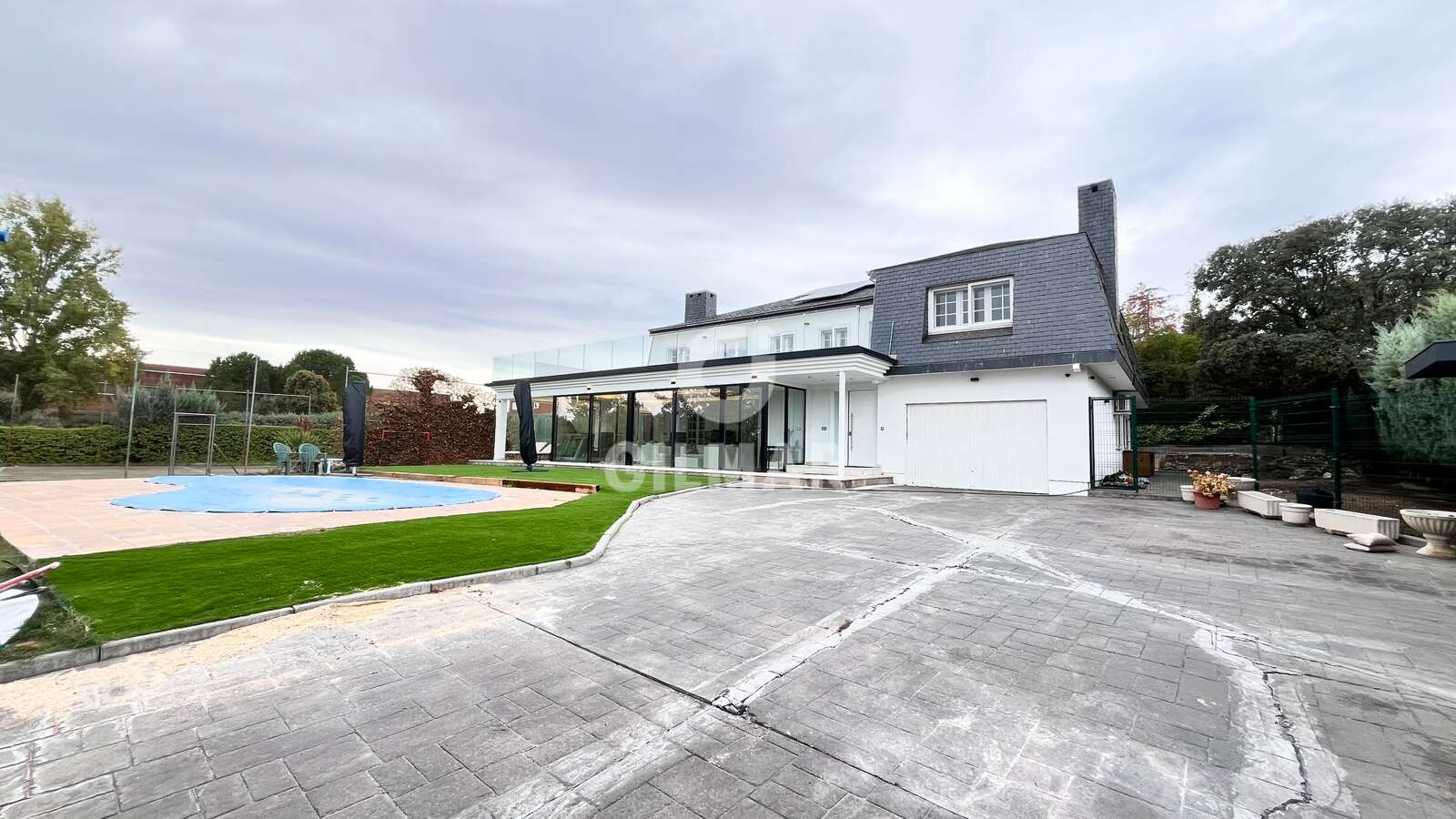 Property slider Gilmar