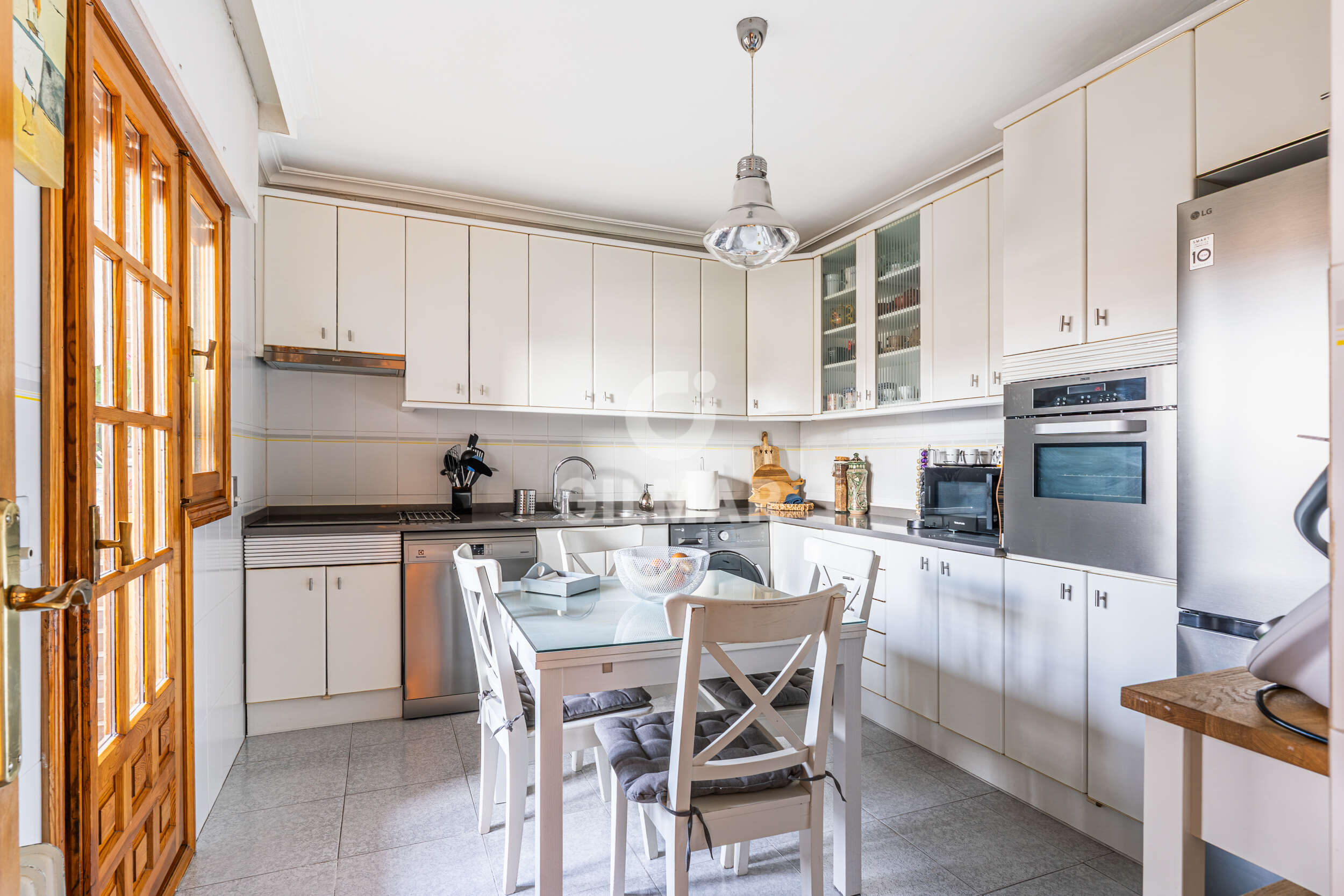 Photo of Semi-detached house