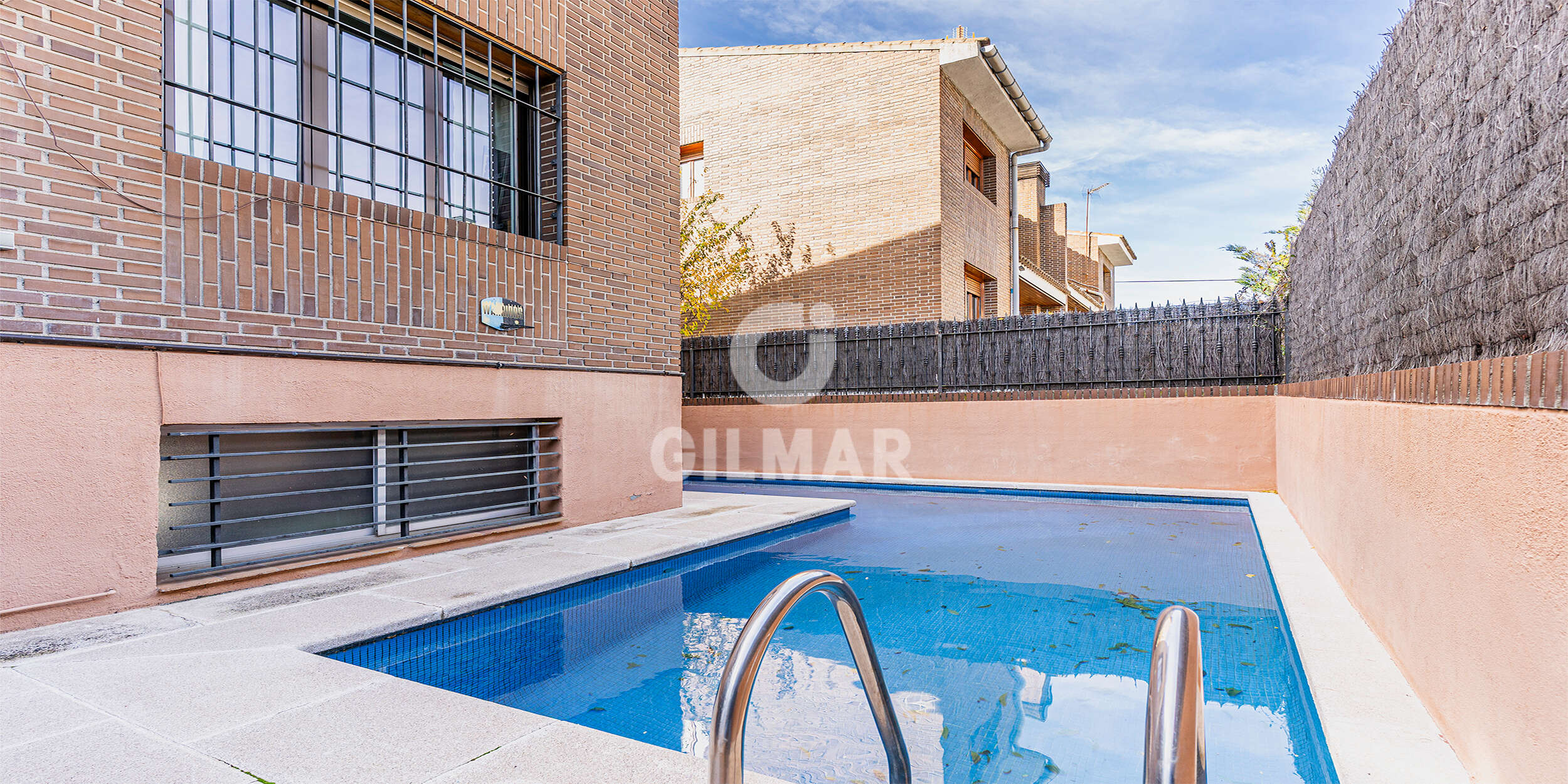 Photo of Semi-detached house