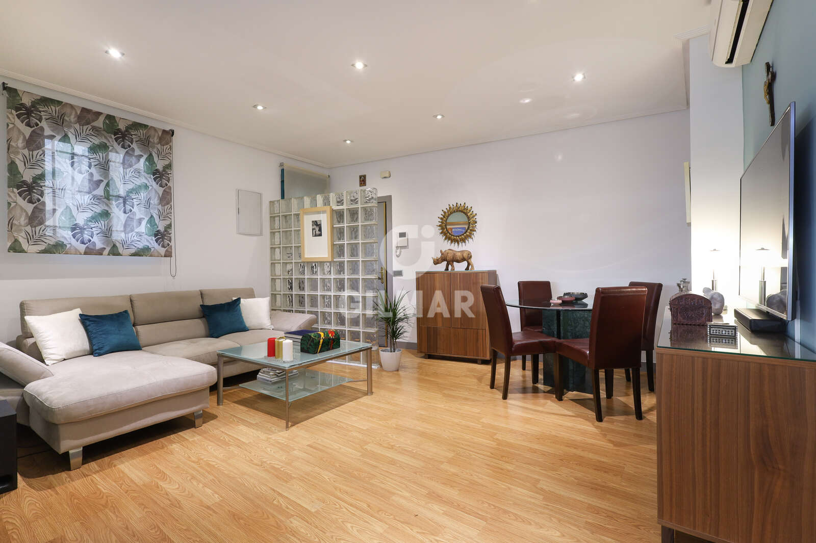 Property slider Gilmar