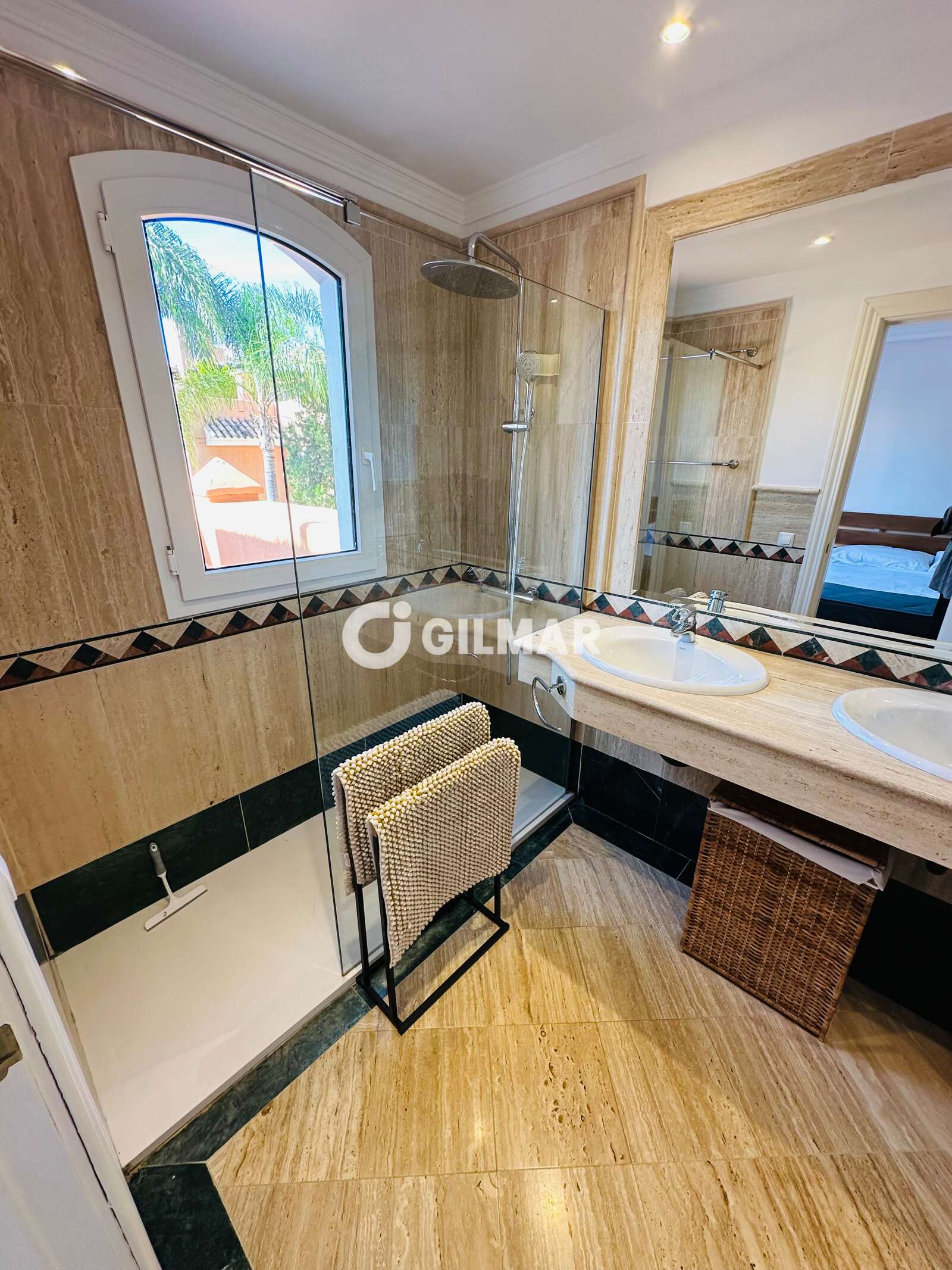 Property slider Gilmar