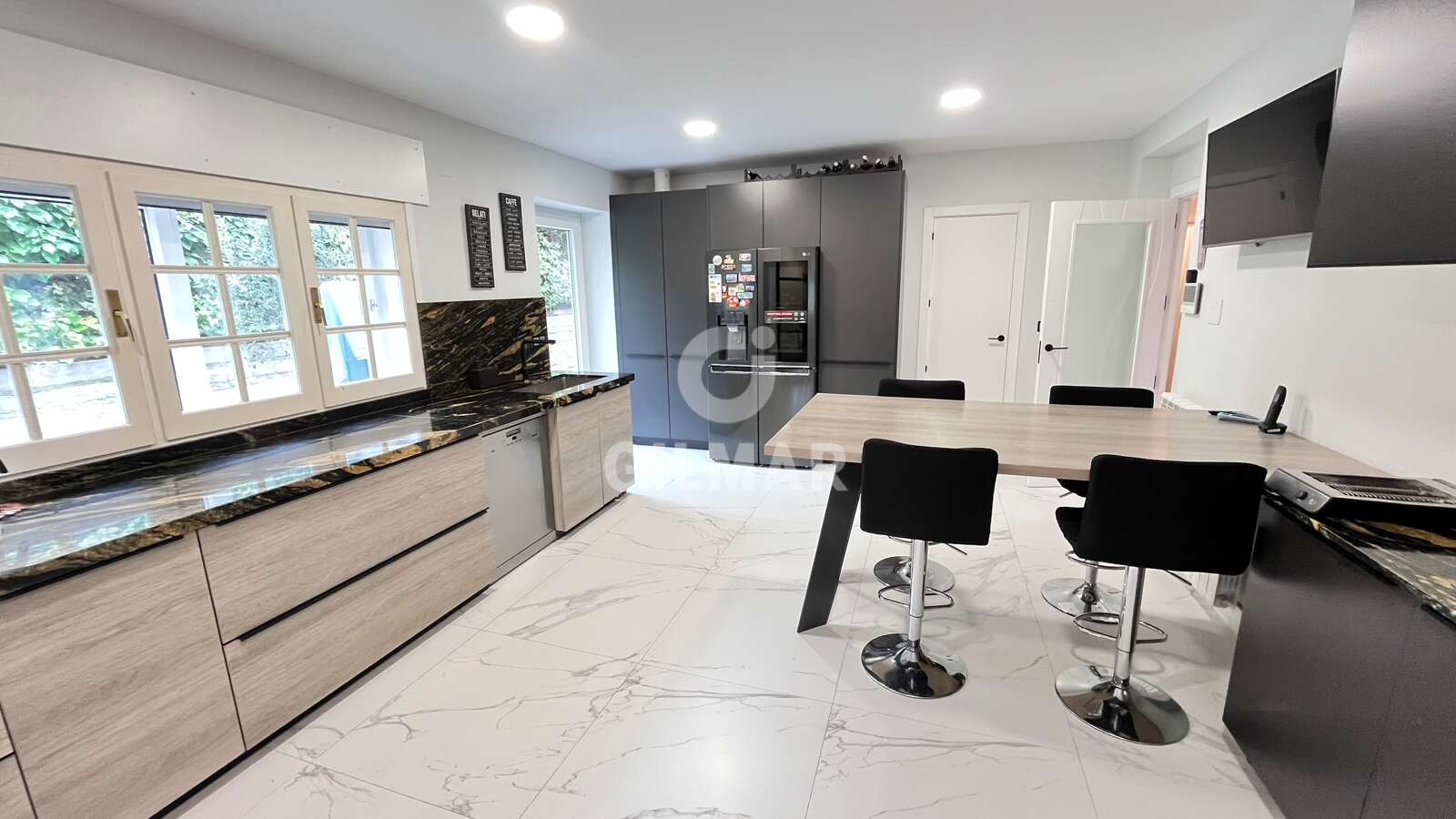 Property slider Gilmar