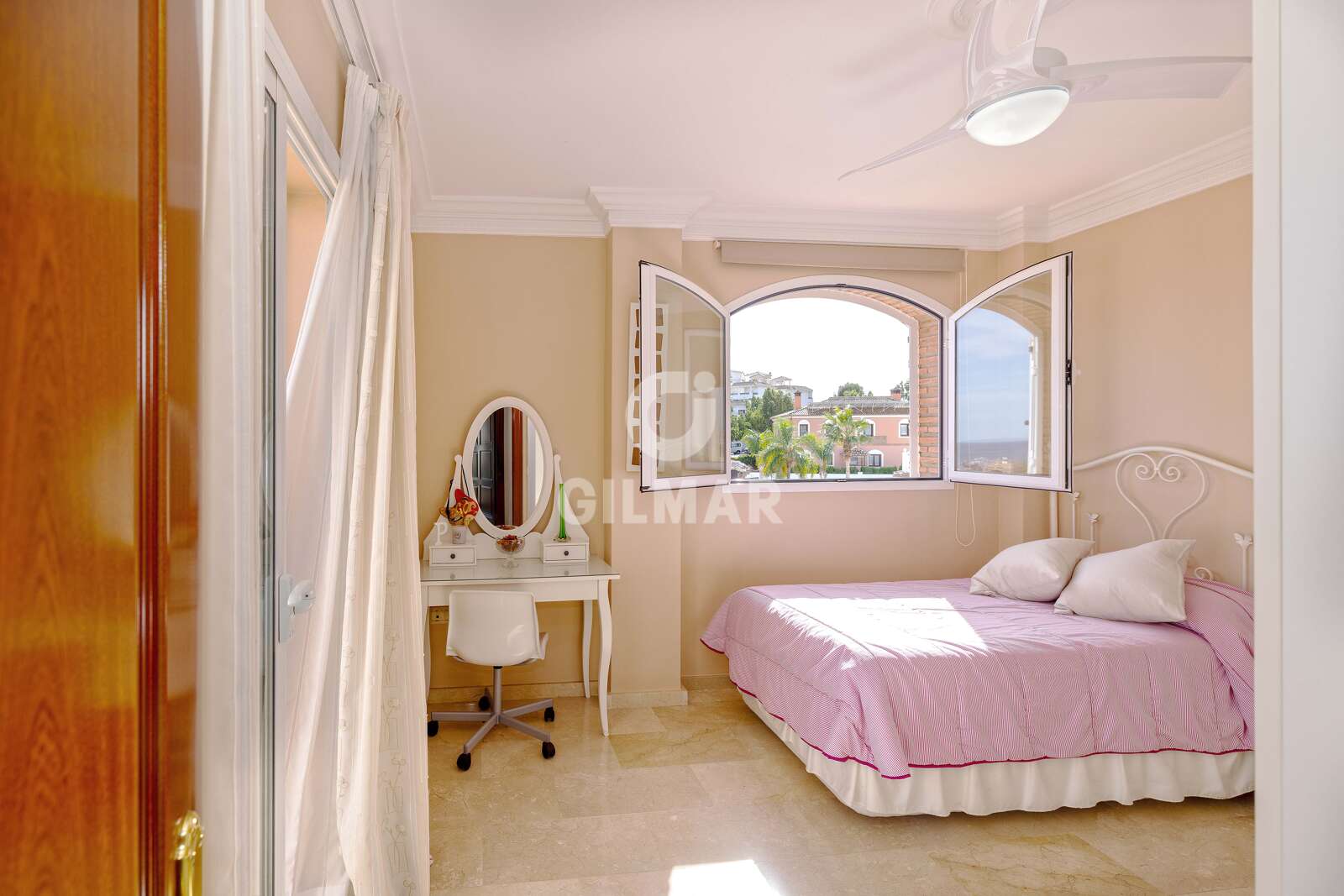 Property slider Gilmar