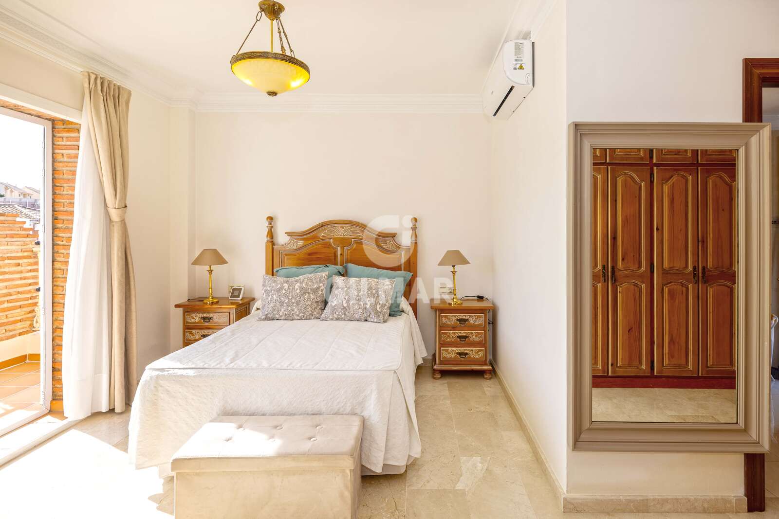 Property slider Gilmar