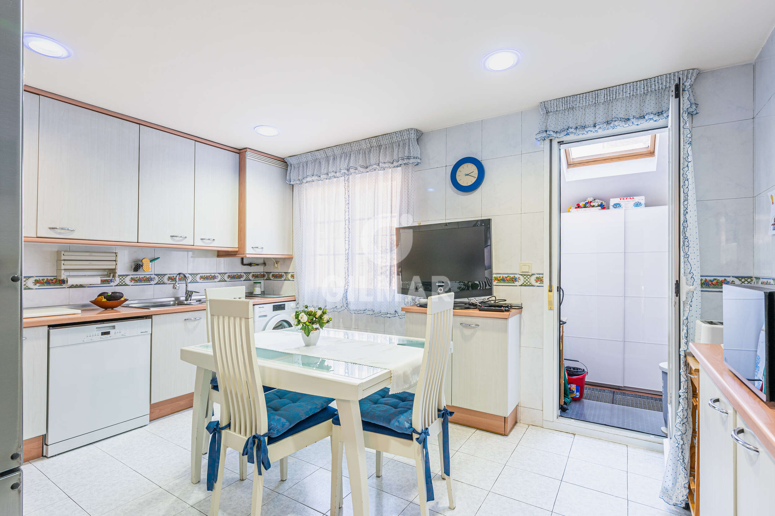 Photo of Semi-detached house