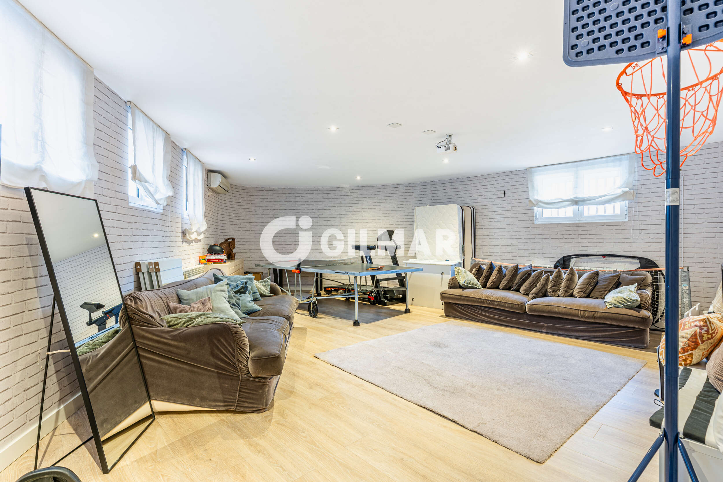 Photo of Semi-detached house