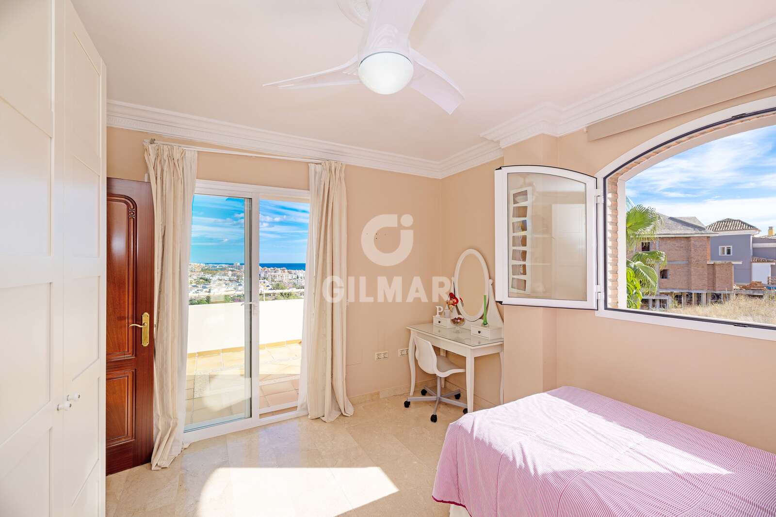 Property slider Gilmar