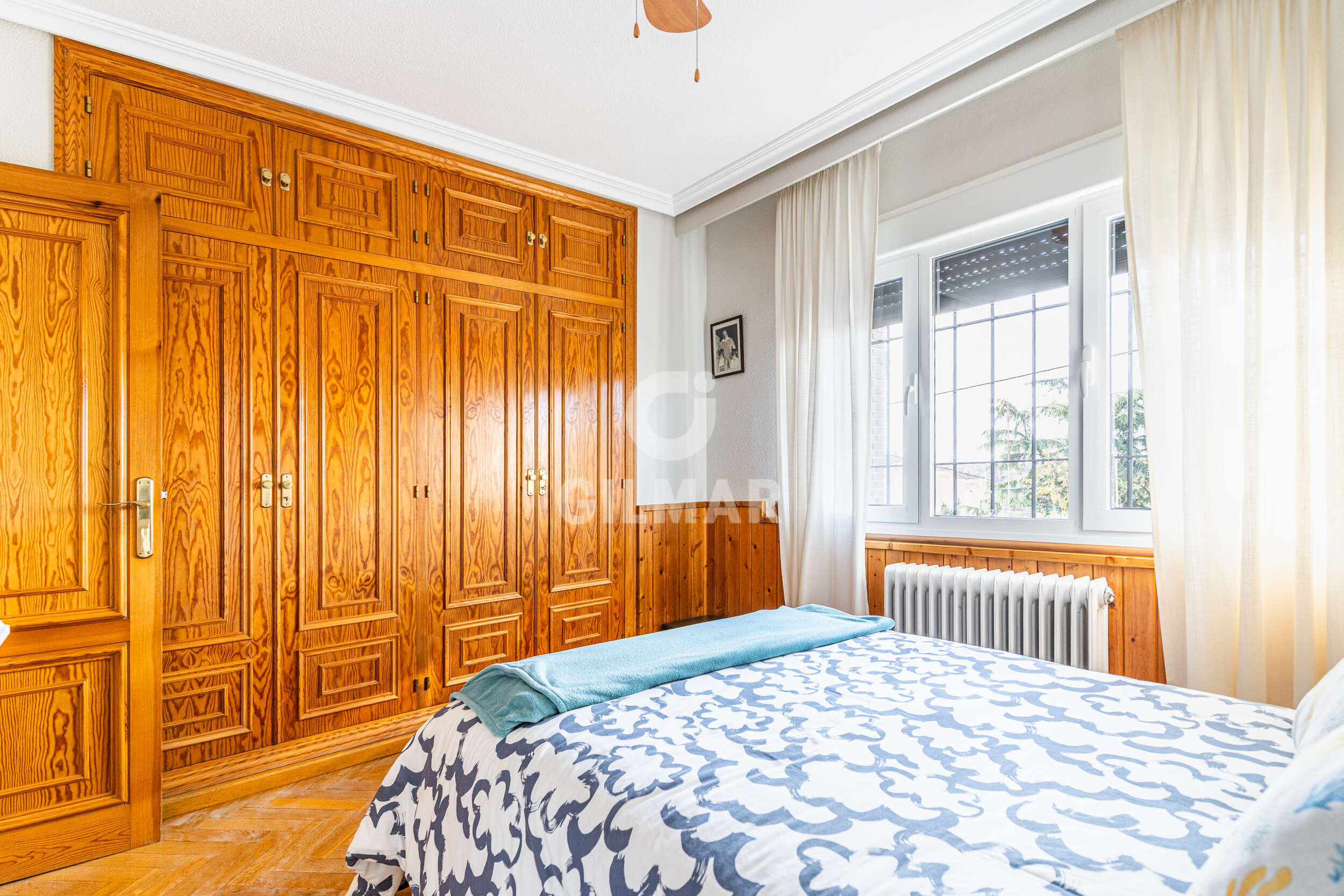 Photo of Semi-detached house