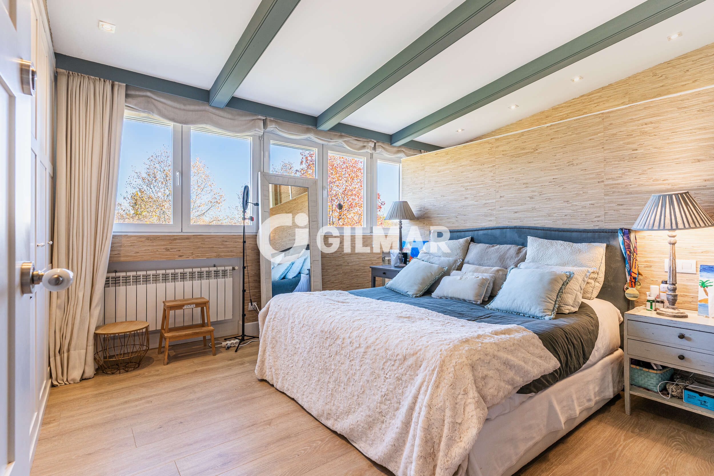 Photo of Semi-detached house