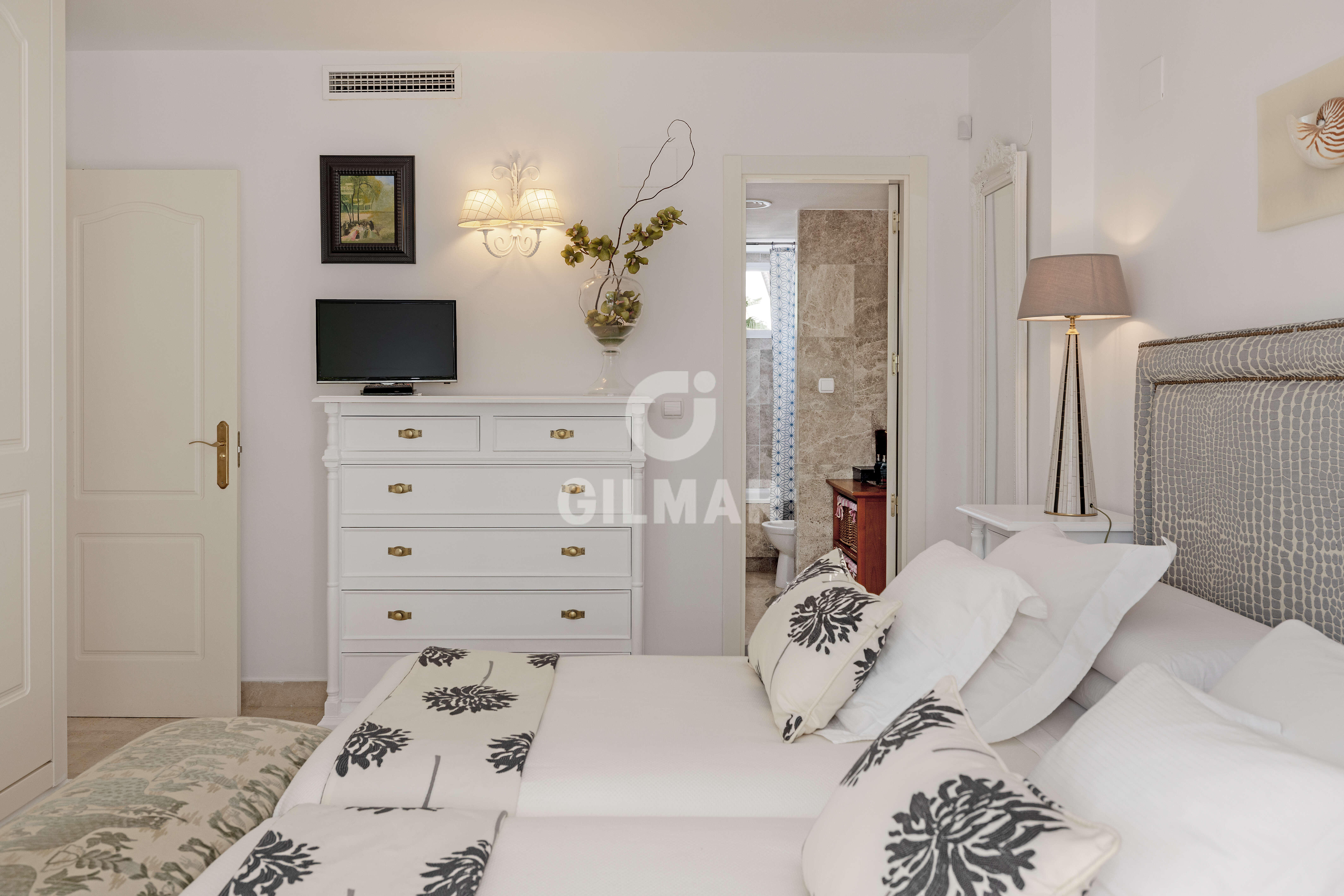 Photo of Semi-detached house