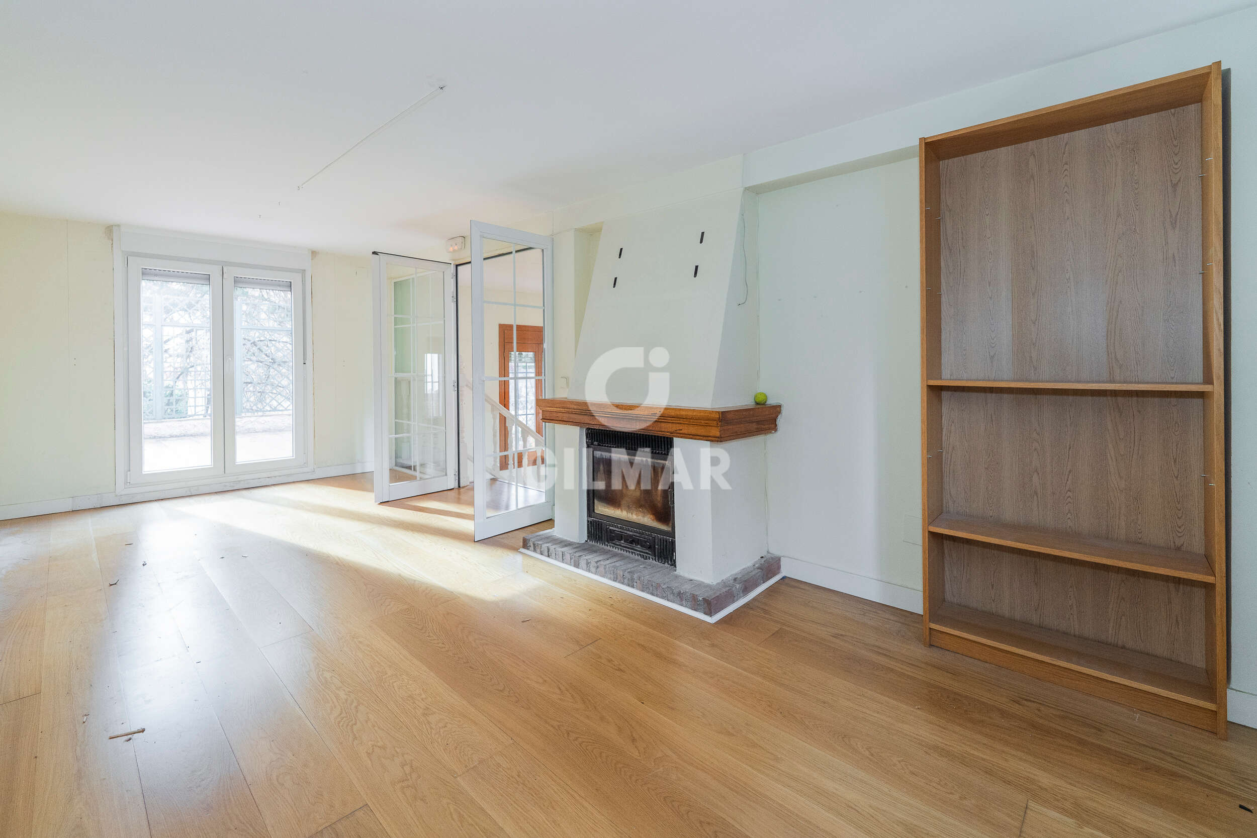 Photo of Semi-detached house
