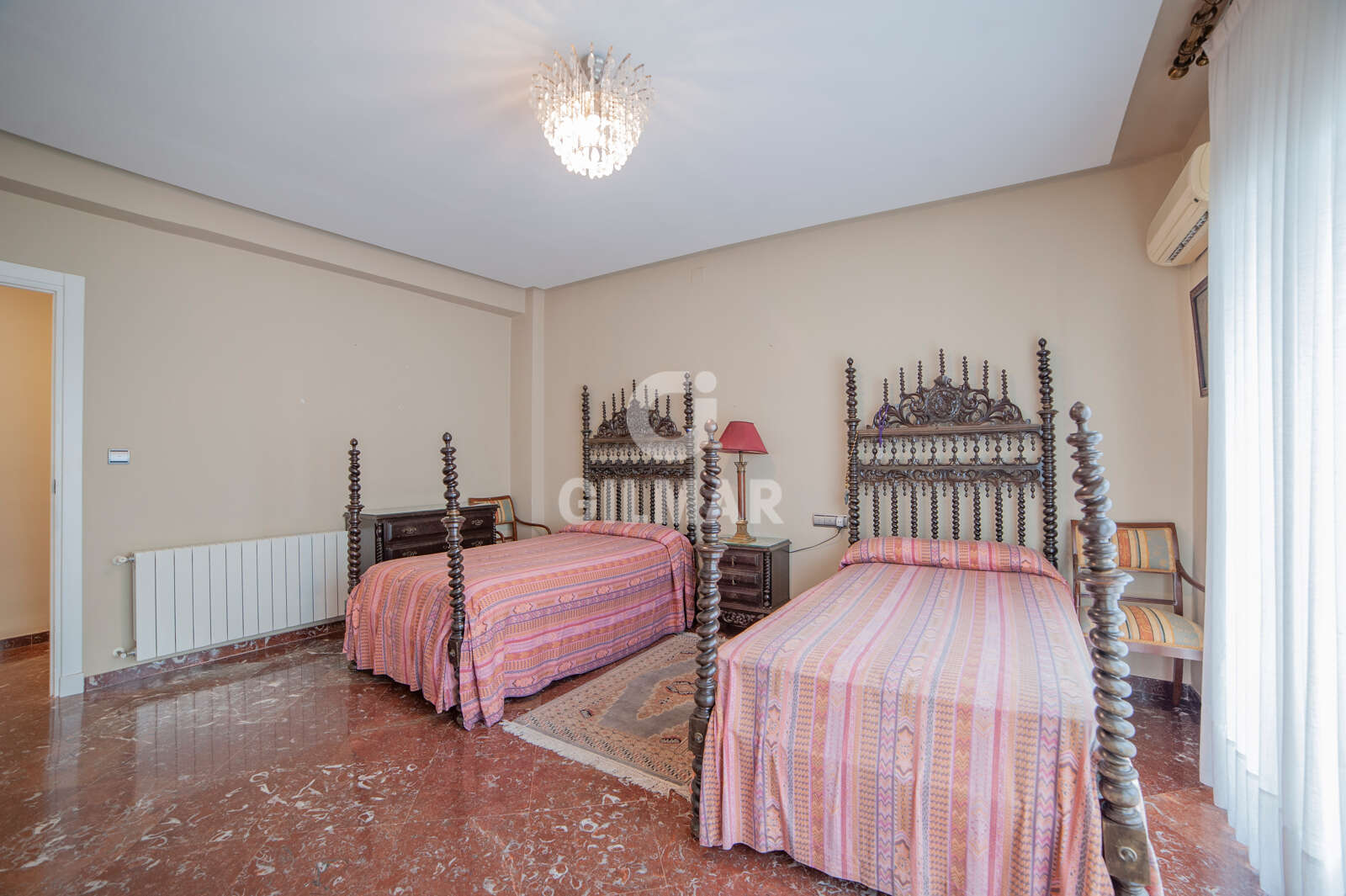 Property slider Gilmar