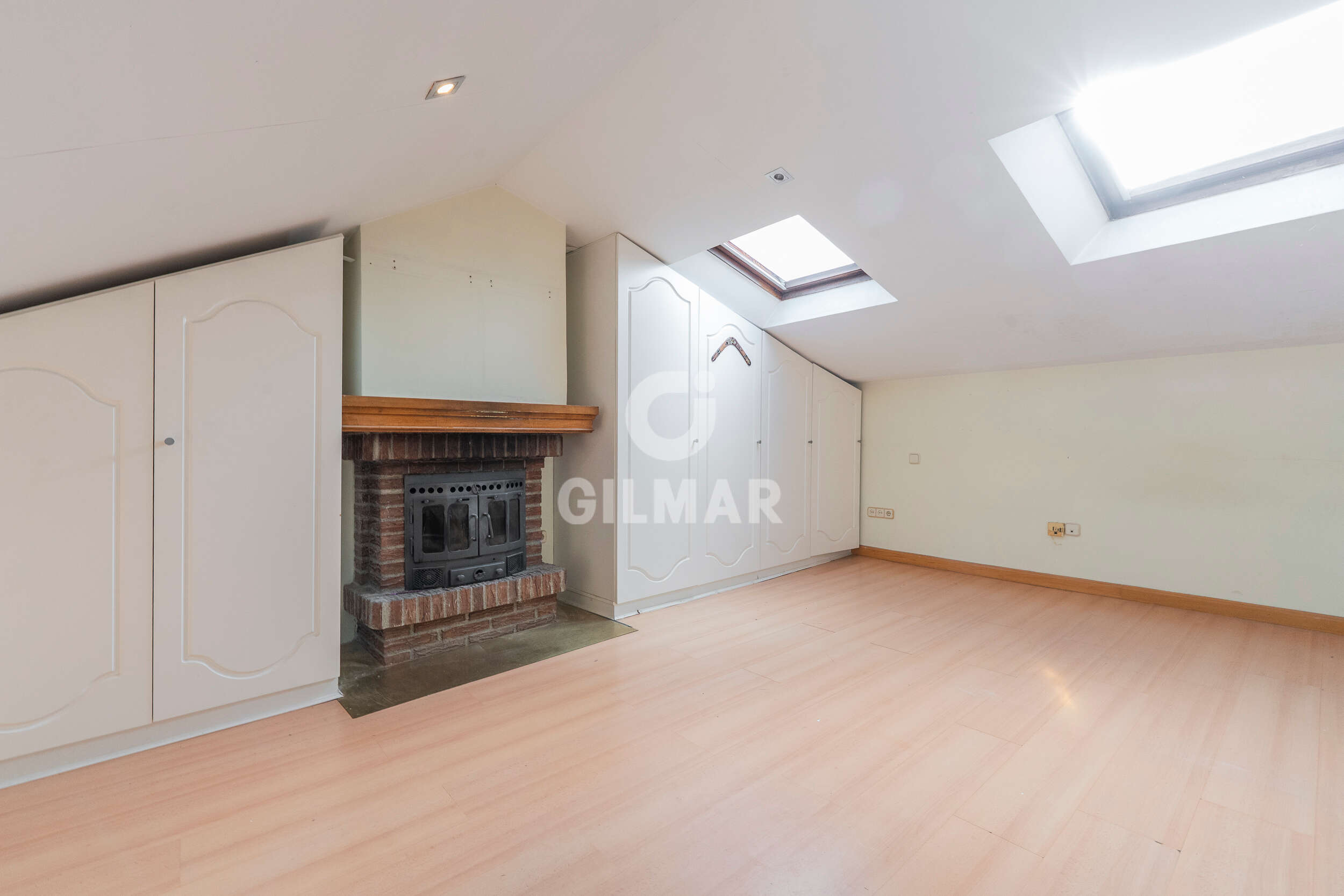 Photo of Semi-detached house