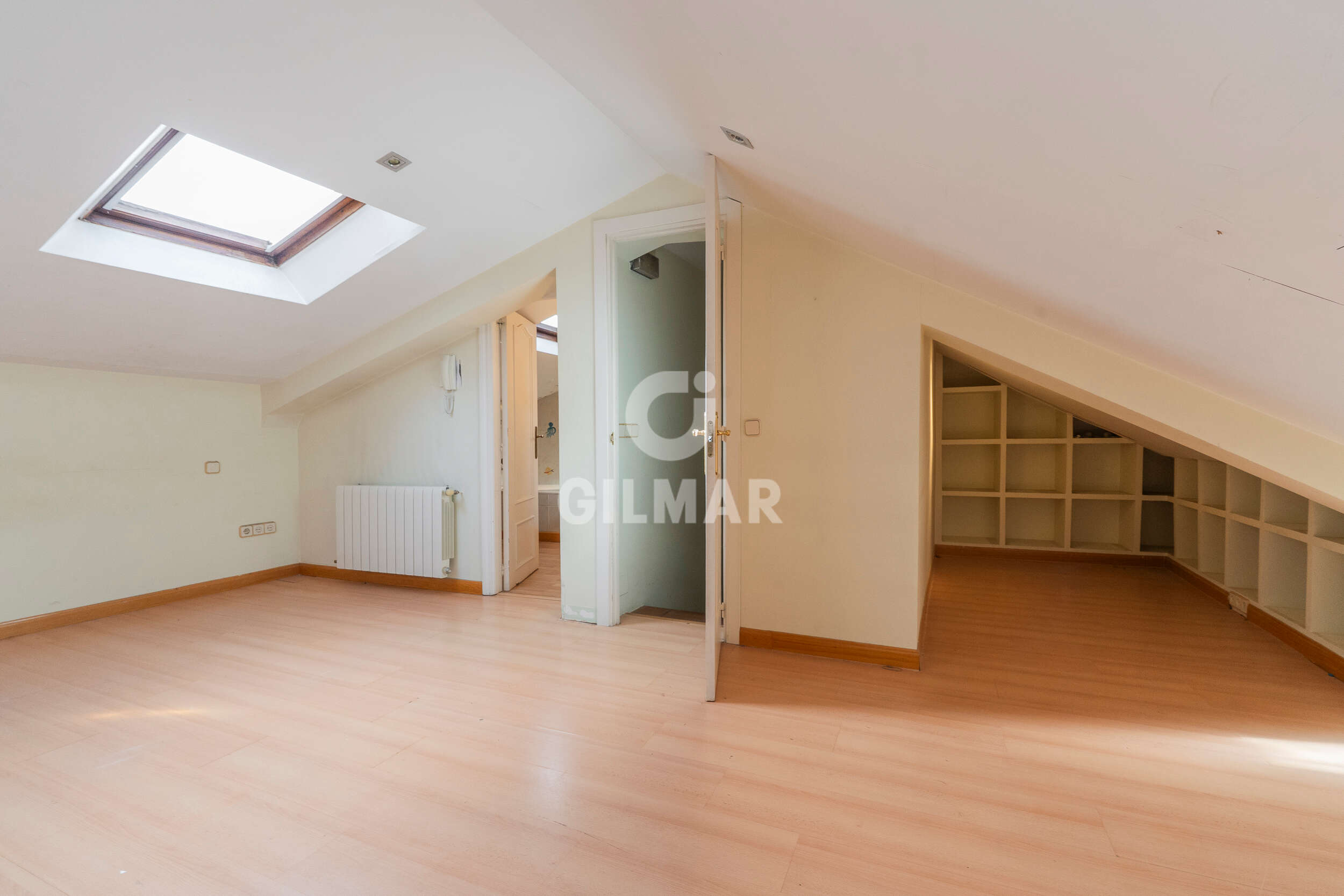 Photo of Semi-detached house