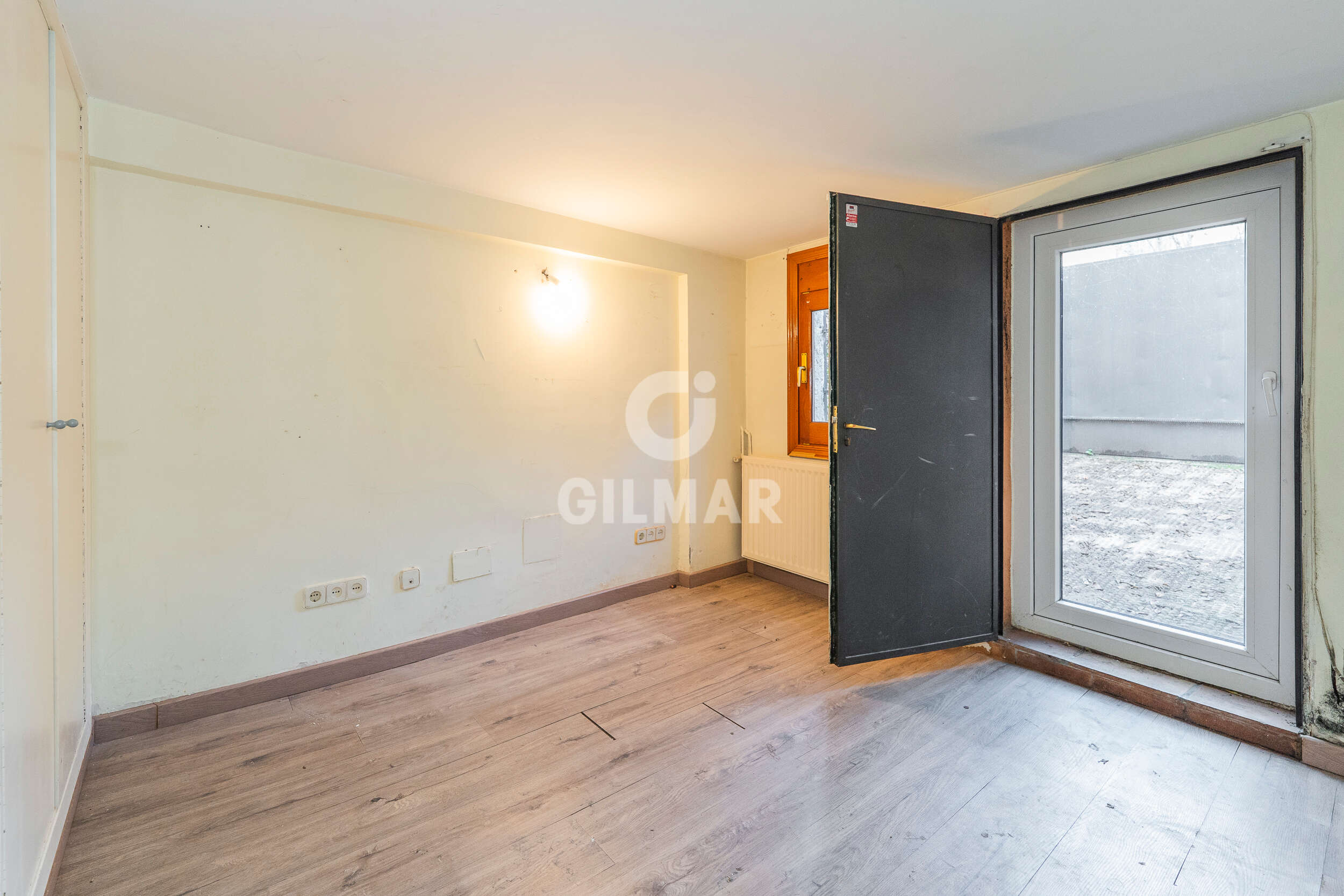 Photo of Semi-detached house