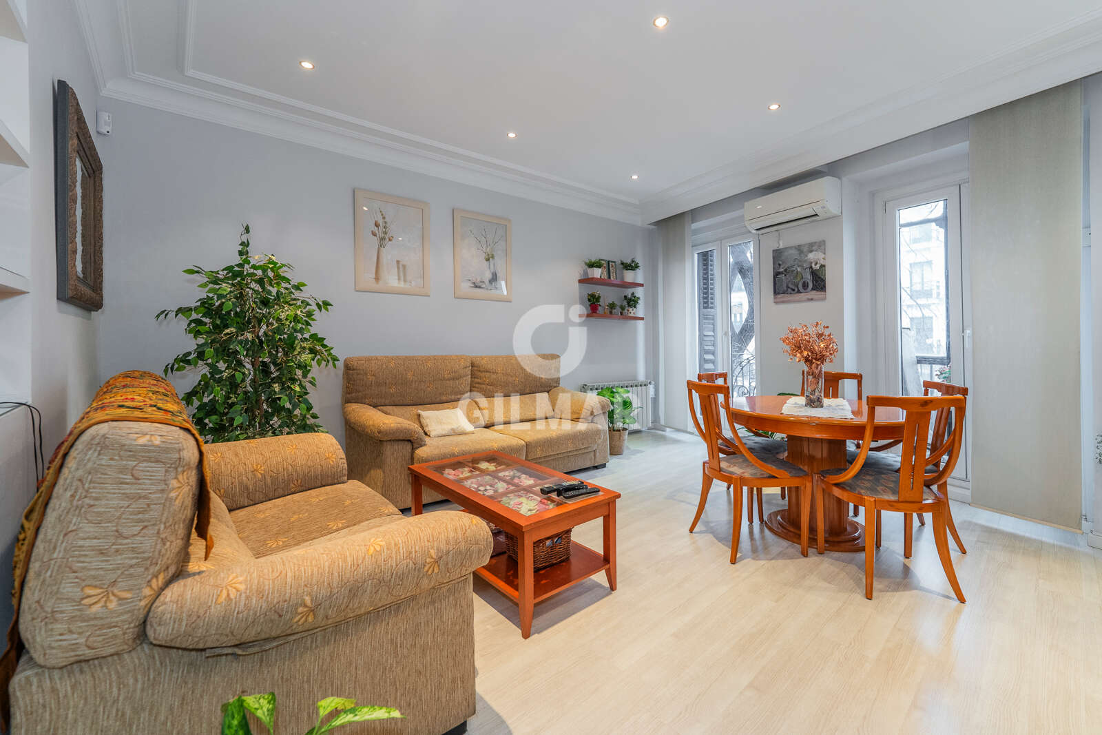 Property slider Gilmar