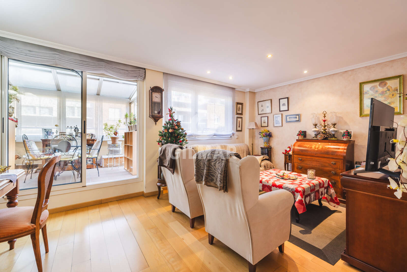 Property slider Gilmar