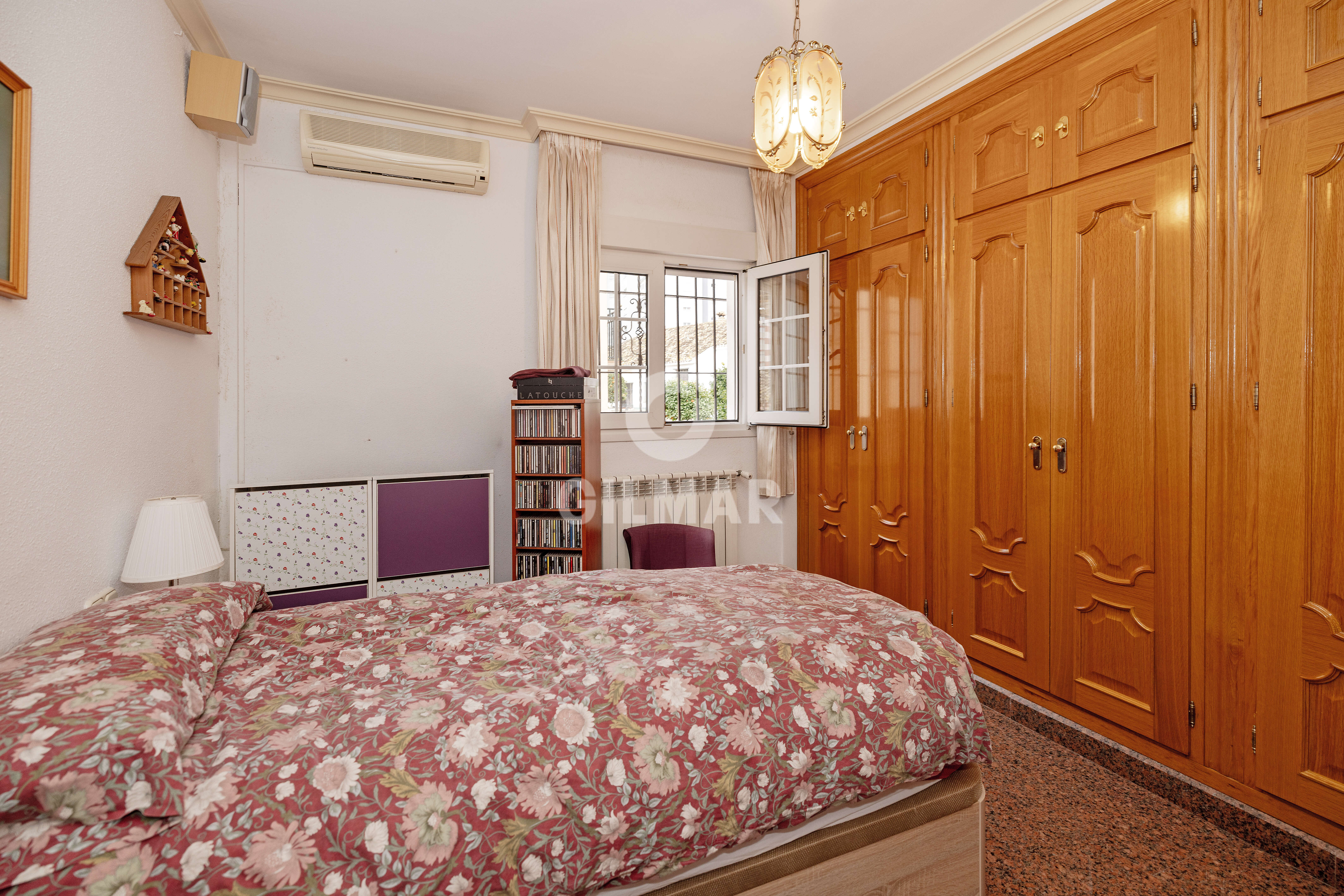 Photo of Semi-detached house