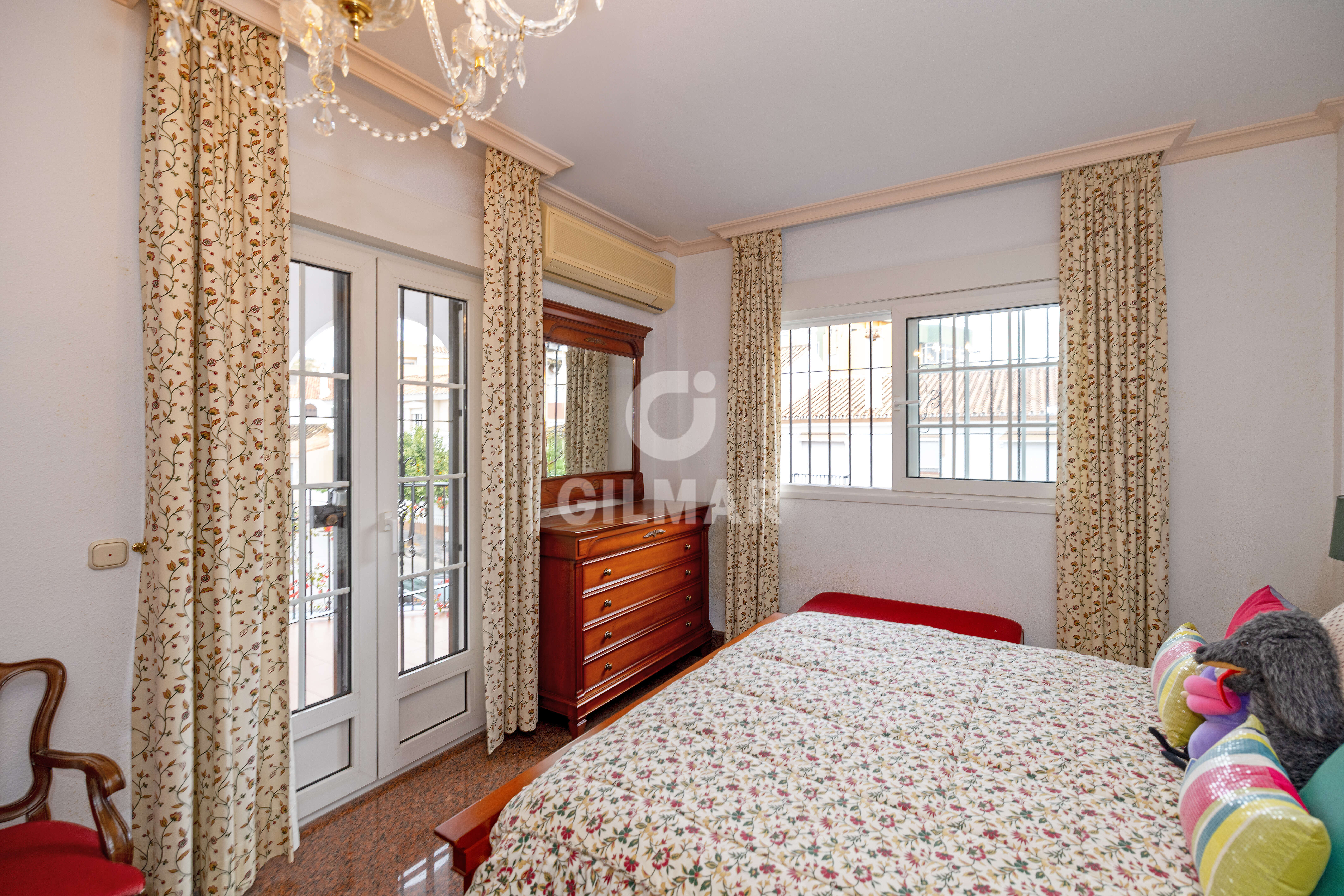 Photo of Semi-detached house