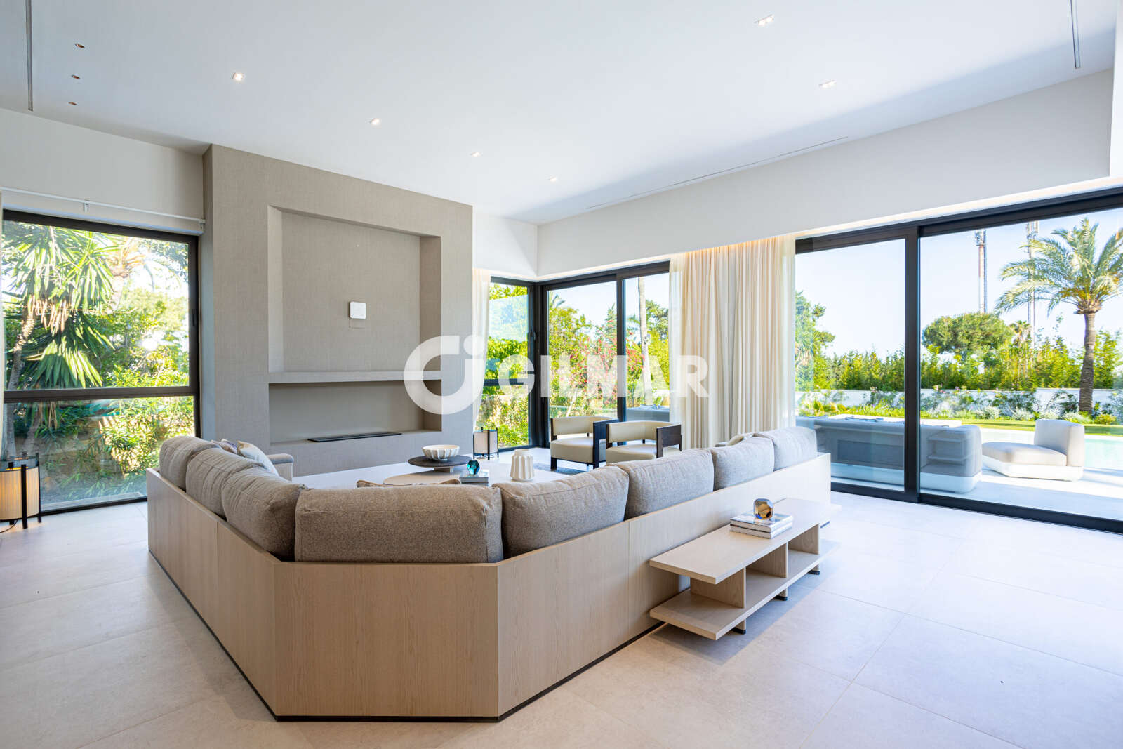 Property slider Gilmar