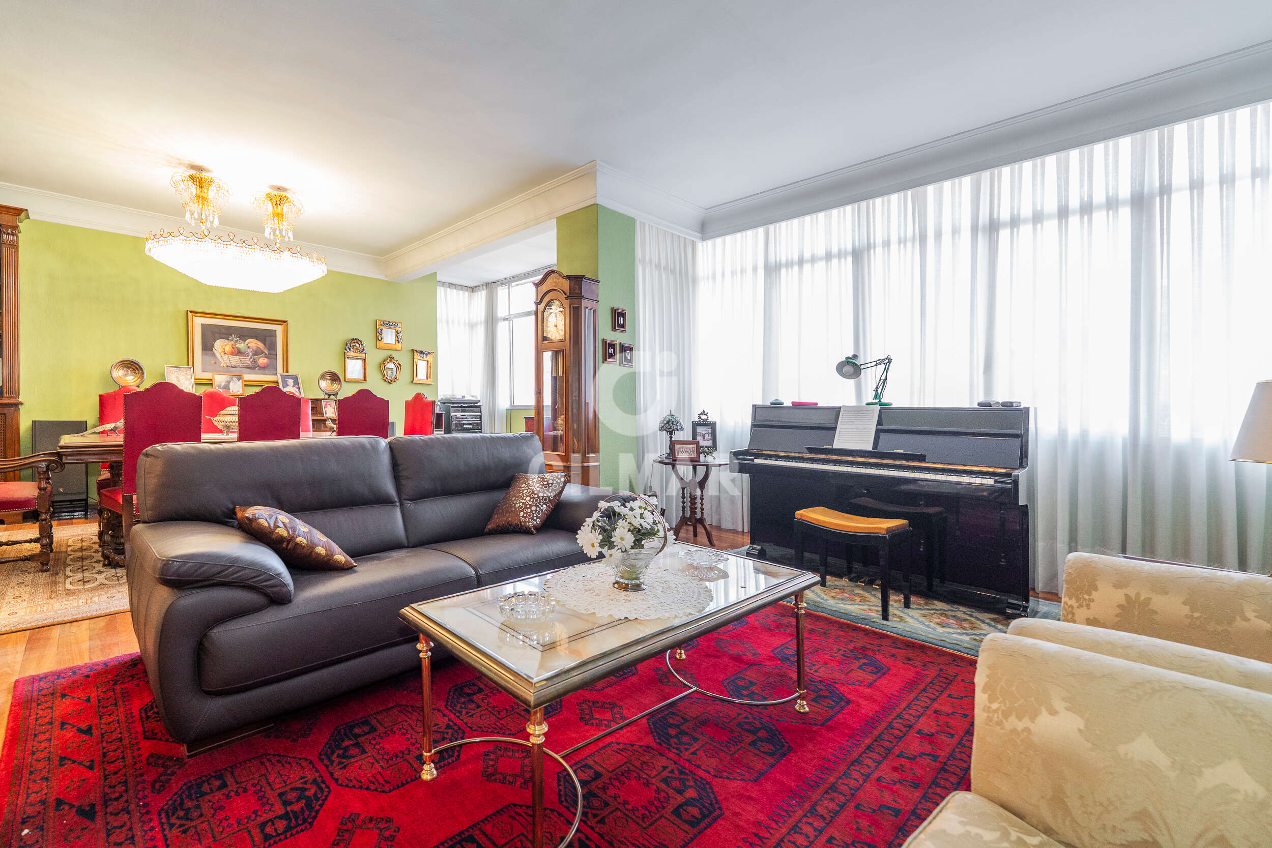 Piso · 242 m² · 5 dorm