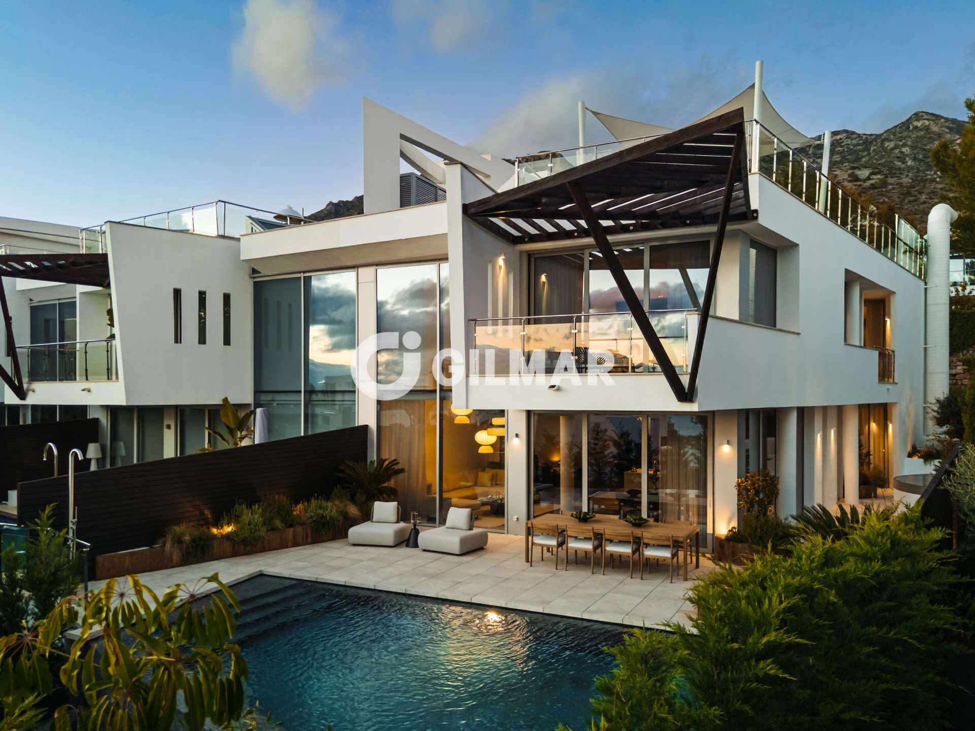 Photo of Semi-detached house