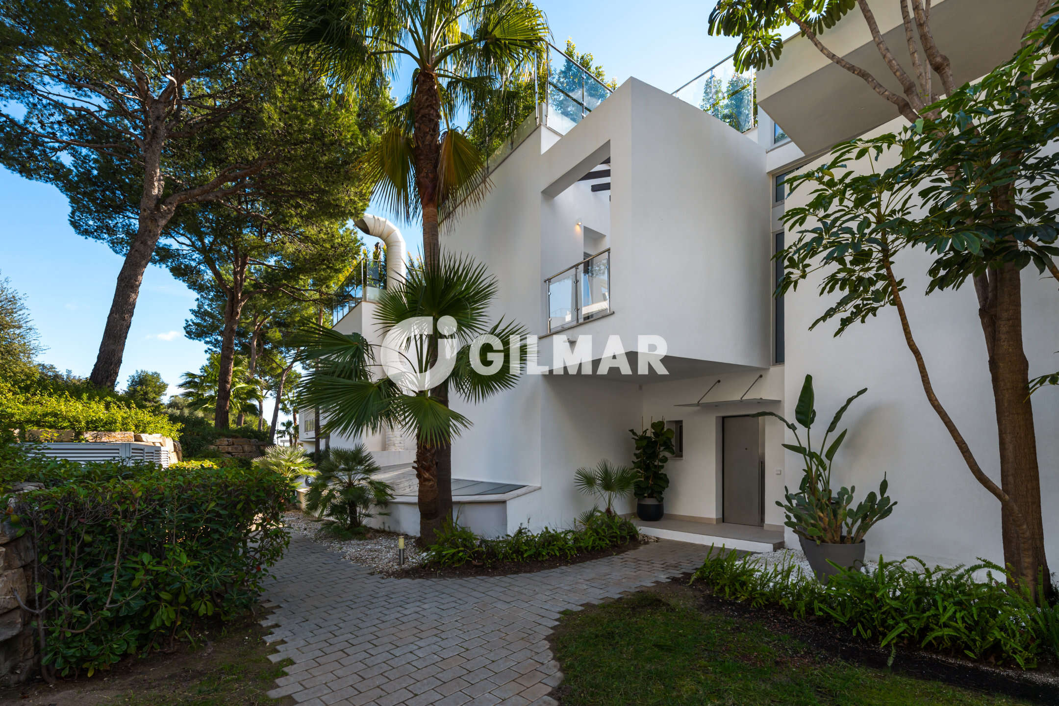Photo of Semi-detached house