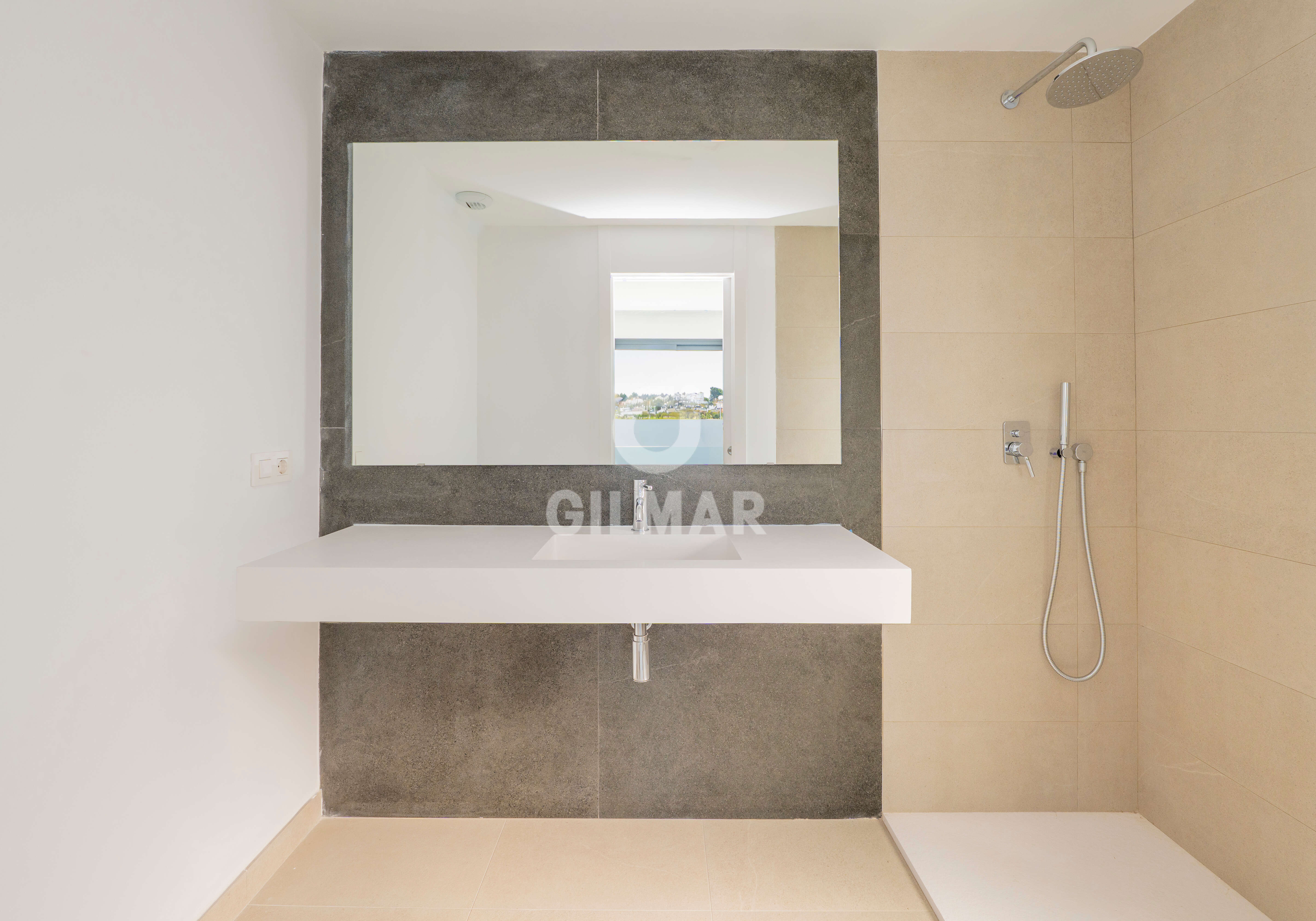 Photo of Semi-detached house